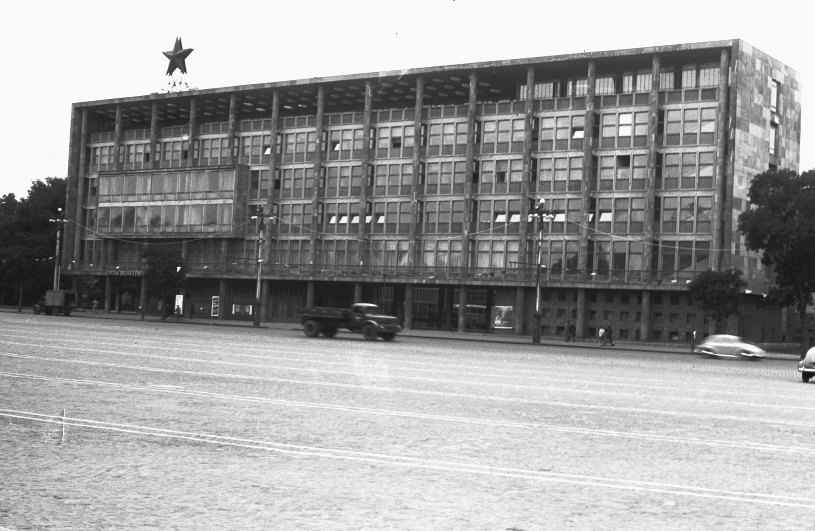 Hungary, Budapest VI., Dózsa György út 84., a MÉMOSZ (Magyarországi Építőipari Munkások Országos Szövetsége) székháza., 1957, Chuckyeager tumblr, public building, Budapest, Fortepan #176416