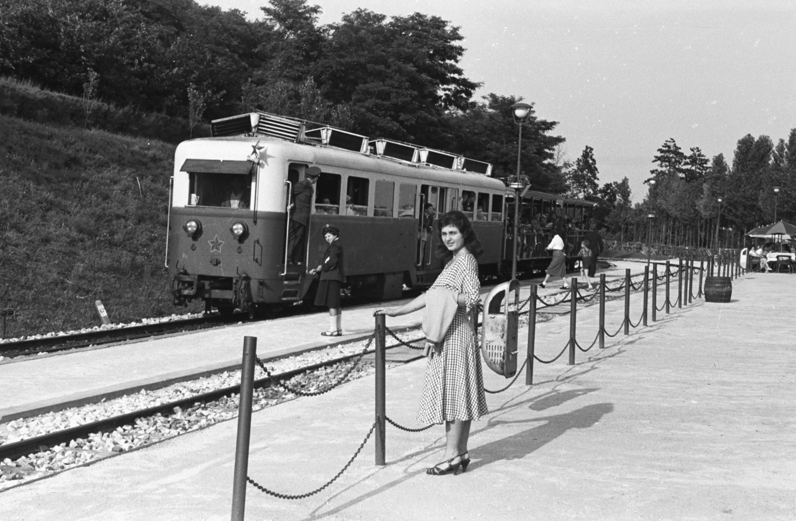 Hungary, Budapest II., Gyermekvasút (Úttörővasút) Szépjuhászné (Ságvári liget) állomás., 1965, Chuckyeager tumblr, Children's railway, Budapest, Fortepan #176458