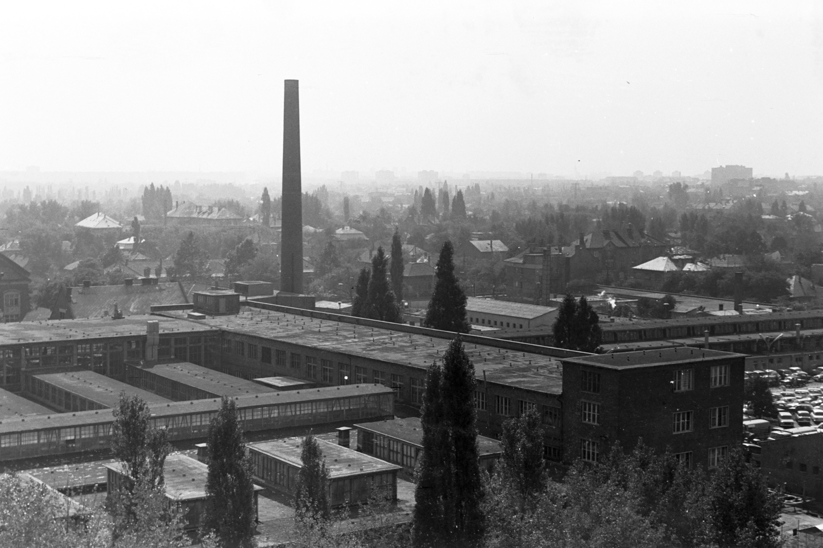 Magyarország, Budapest XIV., a Miskolci úti AFIT a Csáktornya utca 9. számú házból nézve, előtérben a Dorozsmai utca., 1973, Chuckyeager tumblr, Budapest, Fortepan #176474