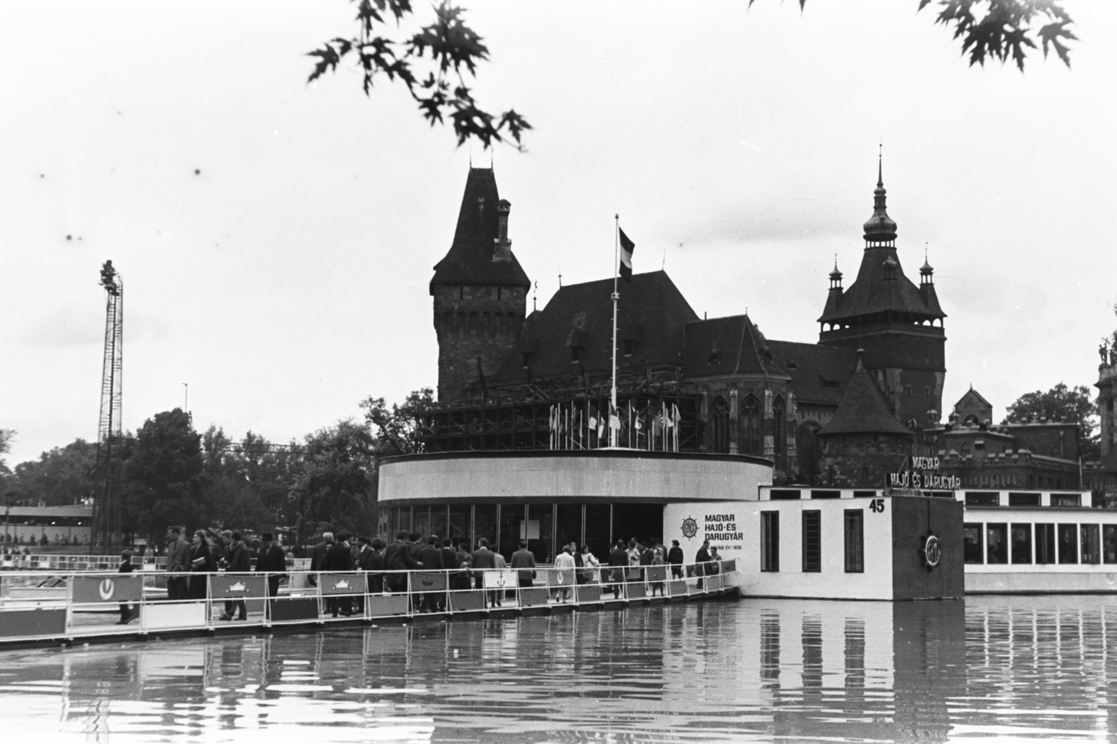 Hungary, Budapest XIV., a Magyar Hajó- és Darugyár pavilonja a tavon. Háttérben a Vajdahunyad vára., 1965, Chuckyeager tumblr, fair, Budapest, Fortepan #176489