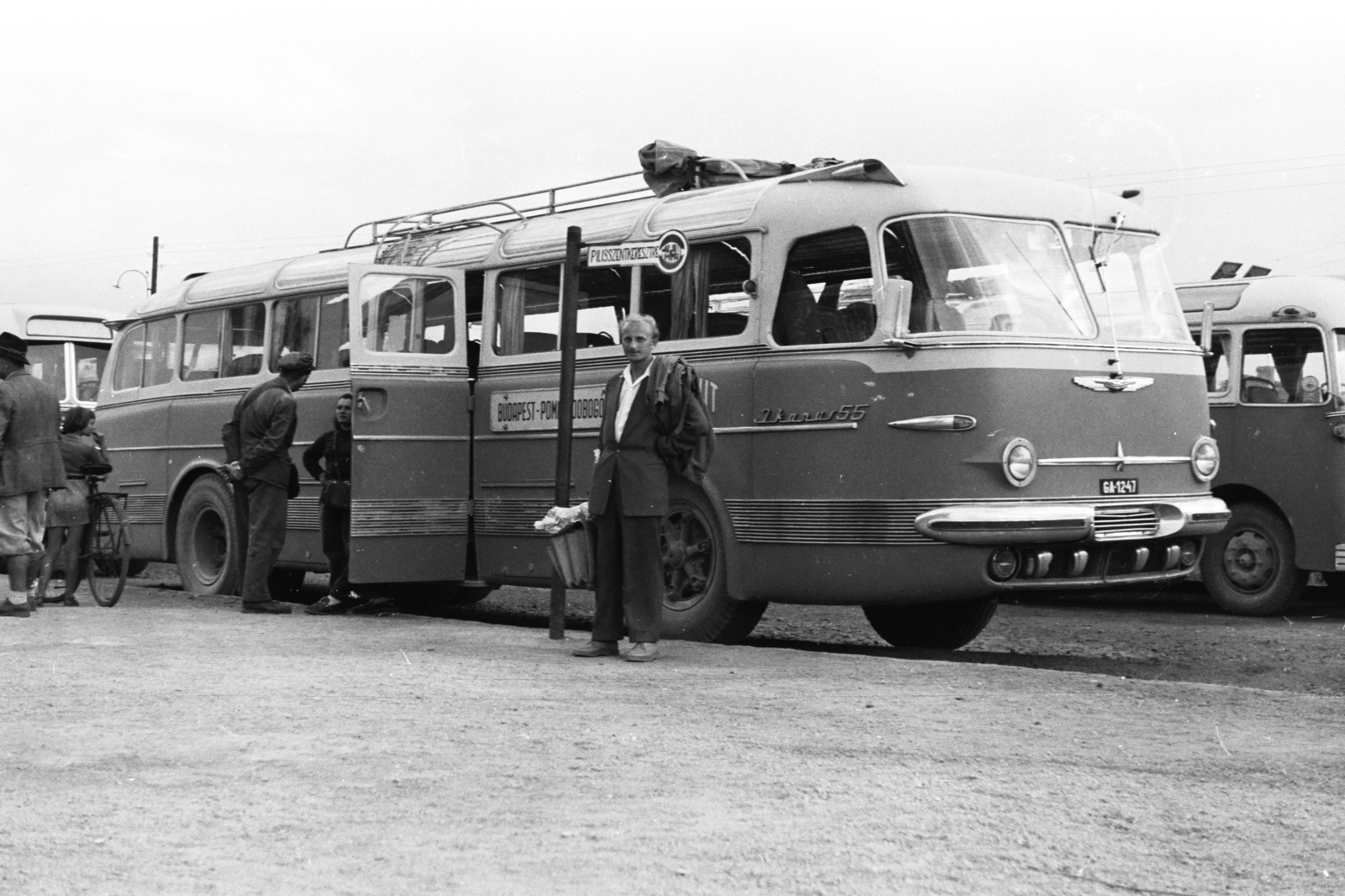Hungary, Pomáz, MÁVAUT autóbusz-pályaudvar., 1960, Chuckyeager tumblr, bus, Ikarus-brand, number plate, Fortepan #176546