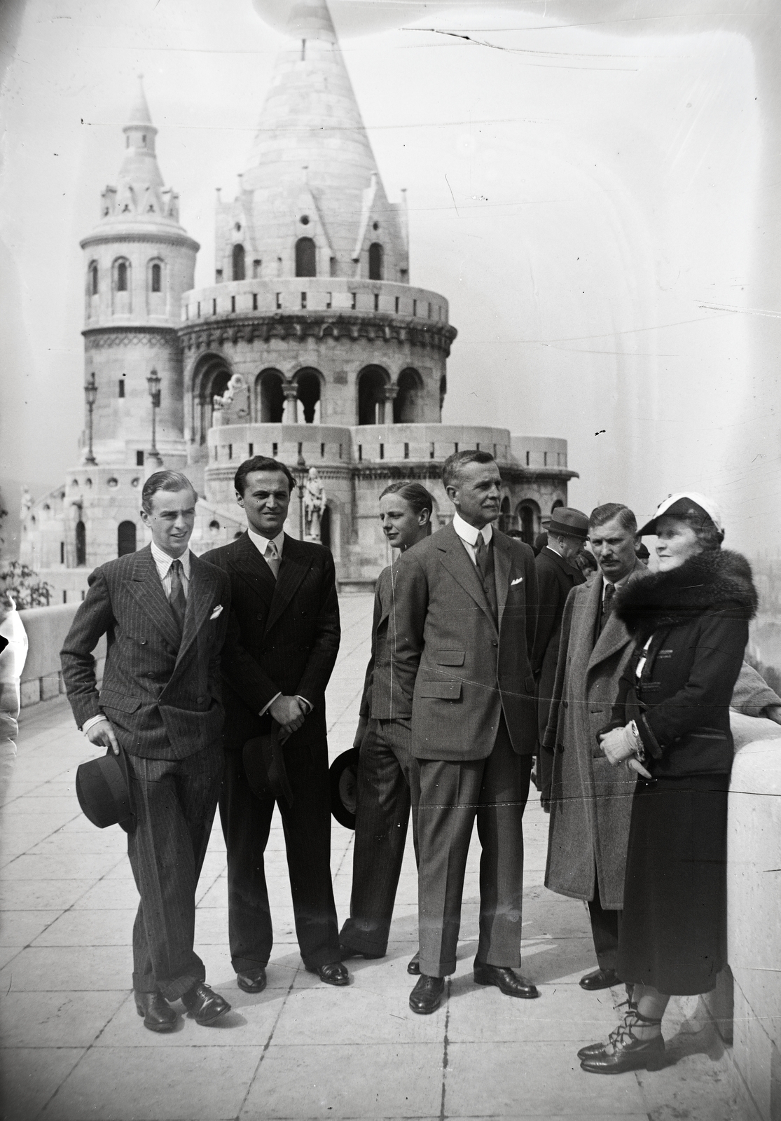 Hungary, Halászbástya, Budapest I., balról Astor Michael, dr. Léderer Lajos a Pesti Hírlap londoni mun­katársa, Astor Jackie, Lord Waldorf Astor, Lady Nancy Astor., 1938, Bojár Sándor, Budapest, Fortepan #177001