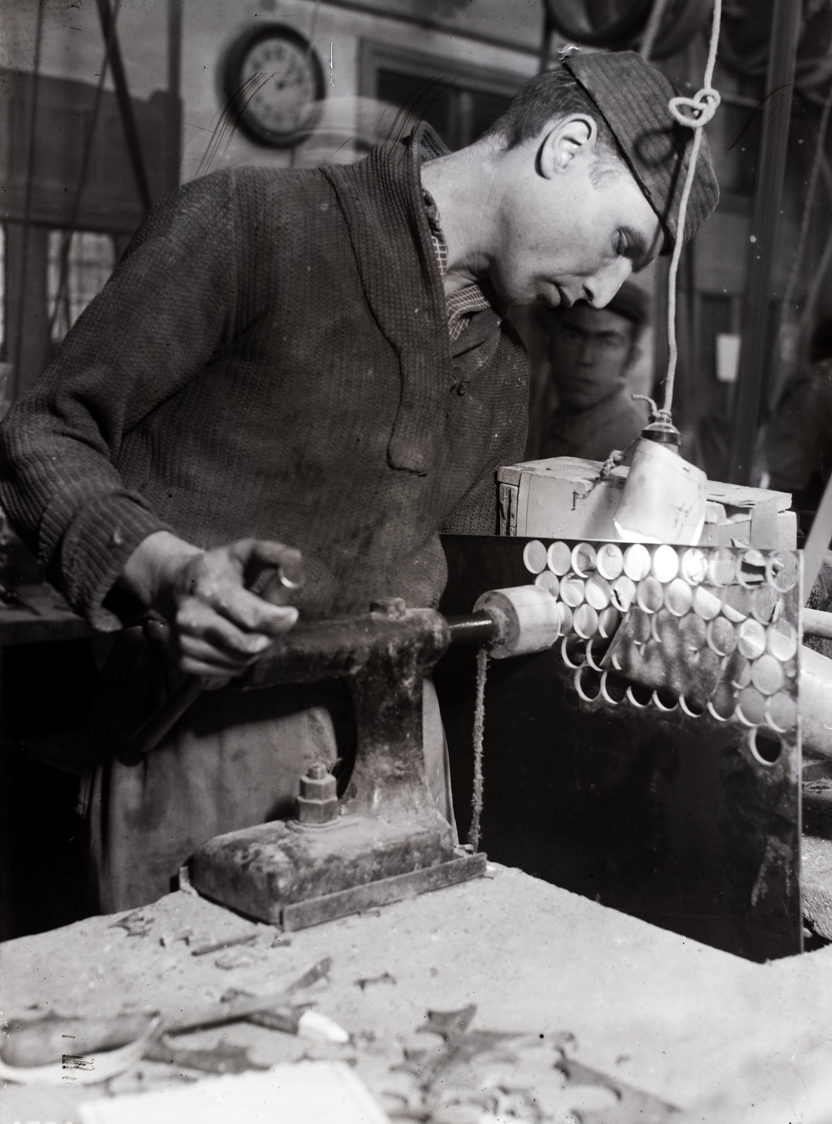Hungary, Gombgyártó műhely., 1938, Bojár Sándor, workshop, button maker, tradie, Fortepan #177021