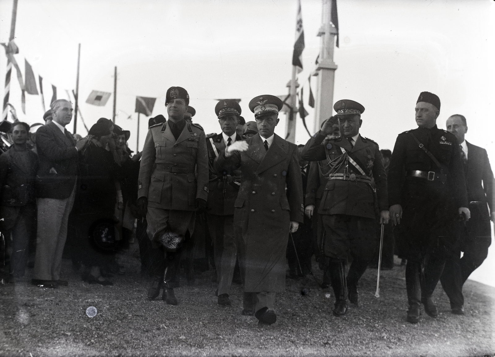 Albania, Durrës, előtérben balról gróf Ciano olasz külügyminiszter, Zef Sereggi albán tábornok, Adalberto di Savoia-Genova, Bergamo hercege, olasz tábornok, Xhemal Aranitasi albán tábornok., 1938, Bojár Sándor, Fortepan #177054
