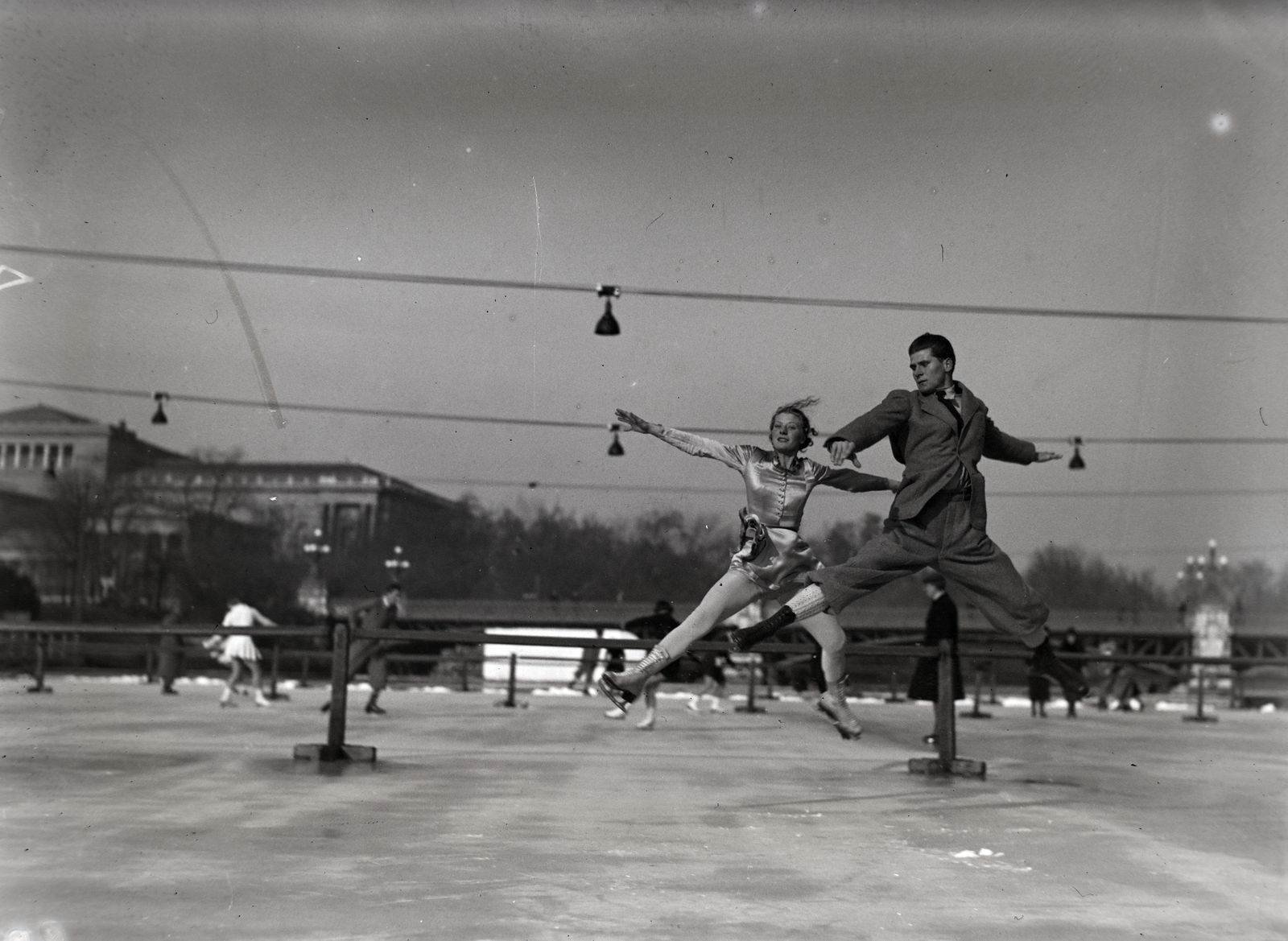 Hungary, Budapest XIV., Műjégpálya. Szekrényessy-testvérek műkorcsolyázó páros., 1937, Bojár Sándor, skating, Budapest, feat, Fortepan #177081