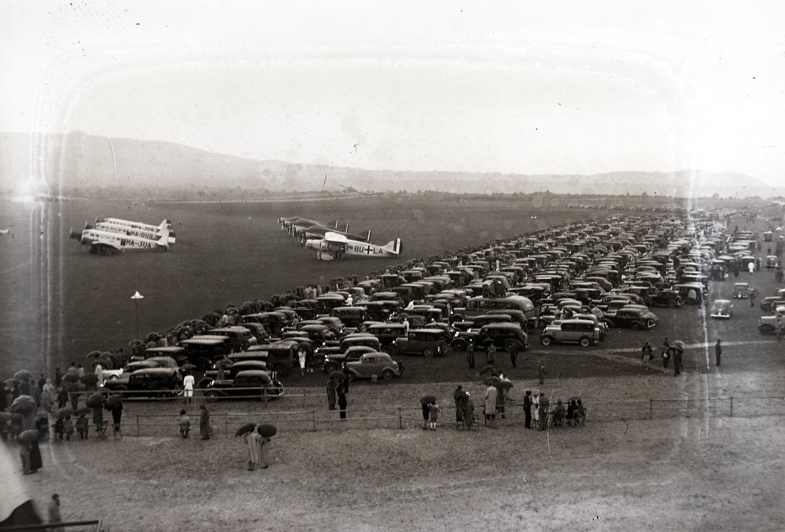 Hungary, Budaörs Airport, Budapest XI., a repülőtér megnyitásán 3 db magyar Ju 52, 1 db olasz Caproni és 3 db Savoya repülőgép., 1937, Bojár Sándor, Junkers-brand, Caproni-brand, Budapest, Caproni Ca.133, Fortepan #177107