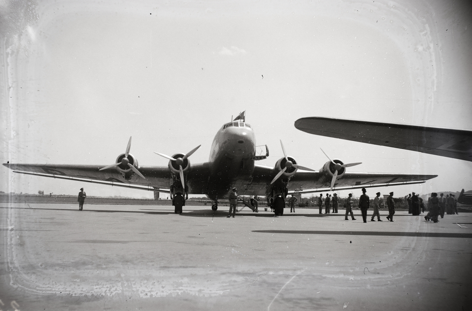 Hungary, Budaörs Airport, Budapest XI., a Lufthansa Junkers Ju 90 típusú, D-AIVI lajstromjelű, Preussen nevű utasszállító repülőgépe. A felvétel a Légiforgalmi Vállalatok Nemzetközi Szövetsége által rendezett bemutatón készült, 1938. július 2.-án., 1938, Bojár Sándor, Budapest, Fortepan #177143