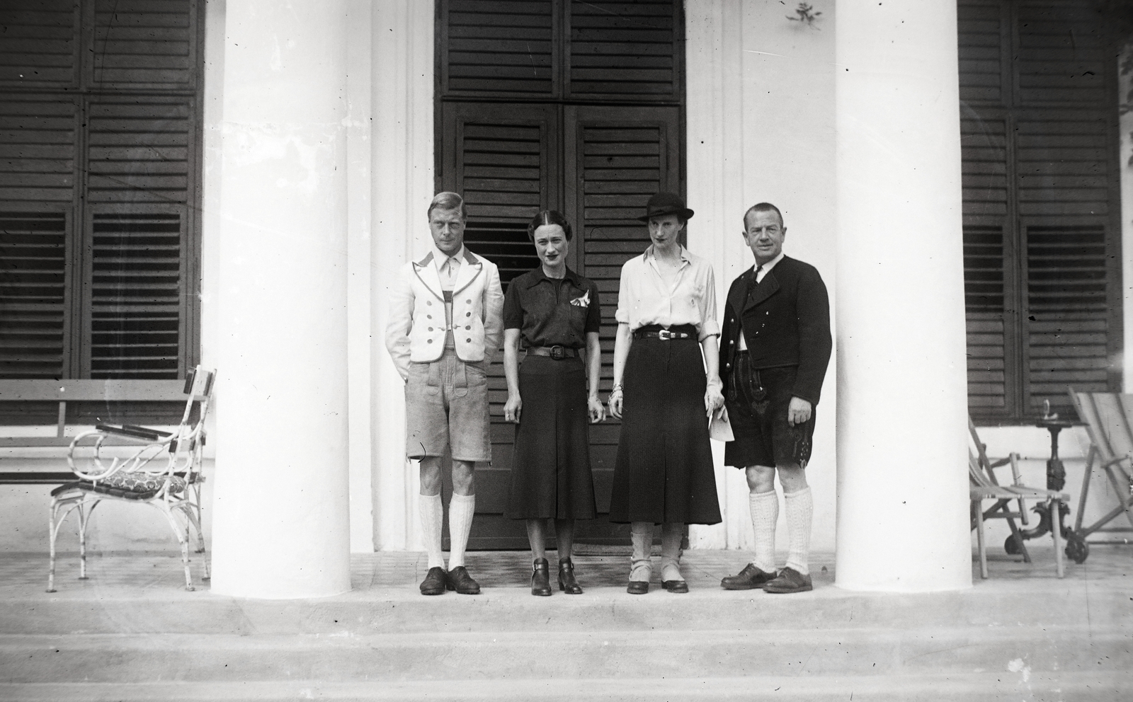 Hungary, Borsodivánka, a felvétel a Prónay-kastély előtt készült, balról Edward windsori herceg és felesége, jobbról Charles Bedeaux mérnök és felesége., 1937, Bojár Sándor, Fortepan #177243