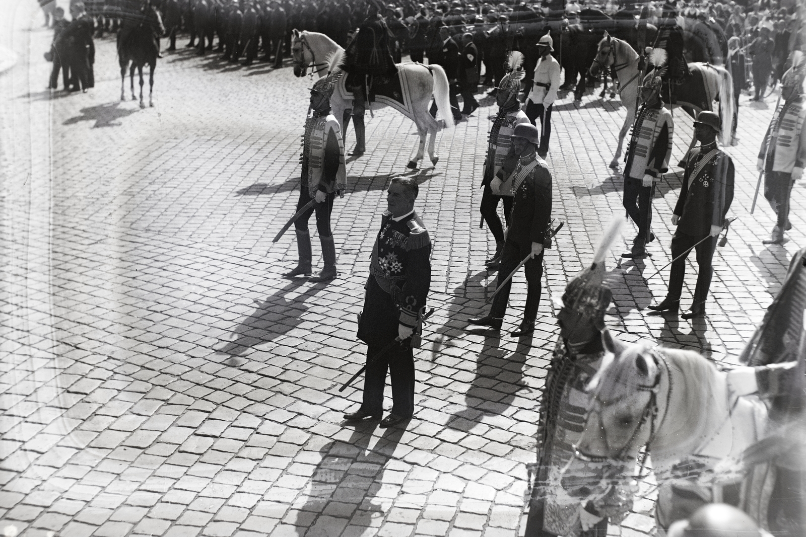 Hungary, Budapest I., Szent Jobb körmenet, előtérben középen Horthy Miklós kormányzó., 1938, Bojár Sándor, cop, Nicolaus Horthy-portrayal, Budapest, sword, Fortepan #177247