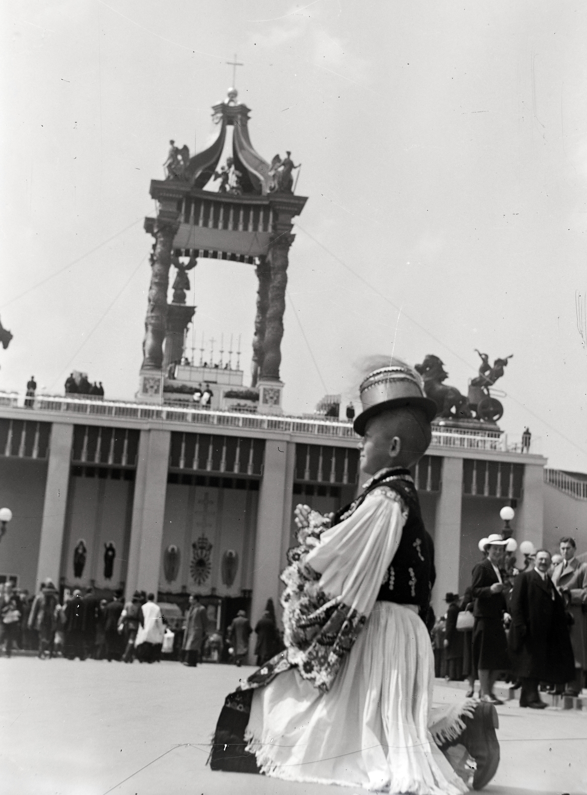 Hungary, Budapest XIV., Hősök tere, Eucharisztikus Világkongresszus., 1938, Bojár Sándor, folk costume, Budapest, Fortepan #177327