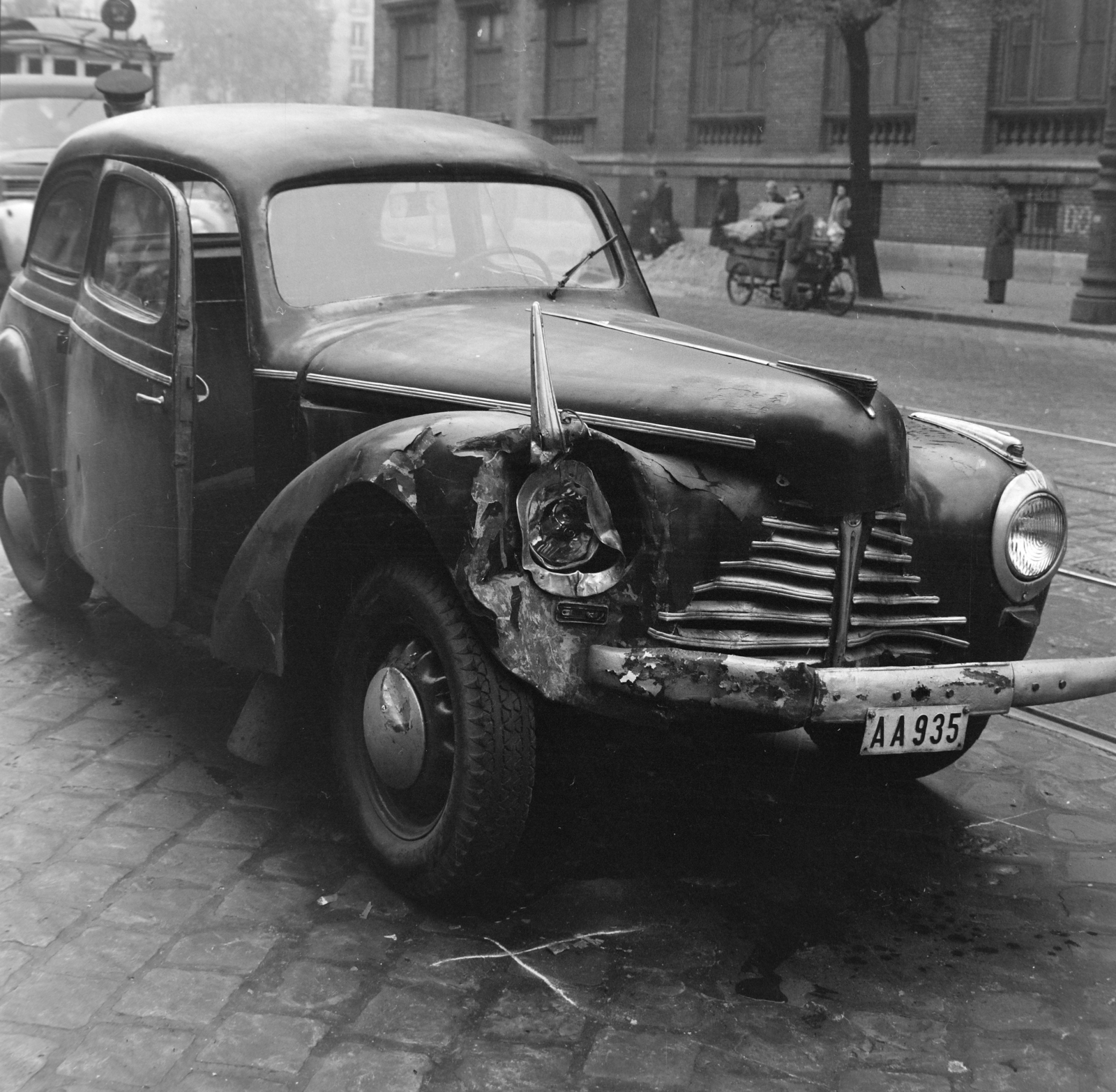 Hungary, Budapest V.,Budapest VII.,Budapest VIII., Múzeum körút a Rákóczi út felé nézve., 1957, Bojár Sándor, accident, Skoda-brand, wreck, photo aspect ratio: square, Budapest, number plate, Fortepan #177425