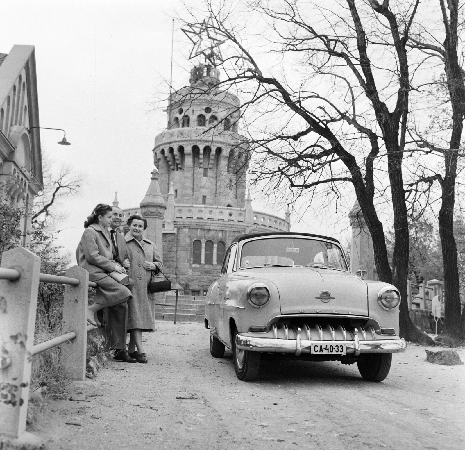 Hungary, Budapest XII., Jánoshegy, Erzsébet-kilátó., 1959, Bojár Sándor, Opel-brand, lookout, number plate, Budapest, Fortepan #177447