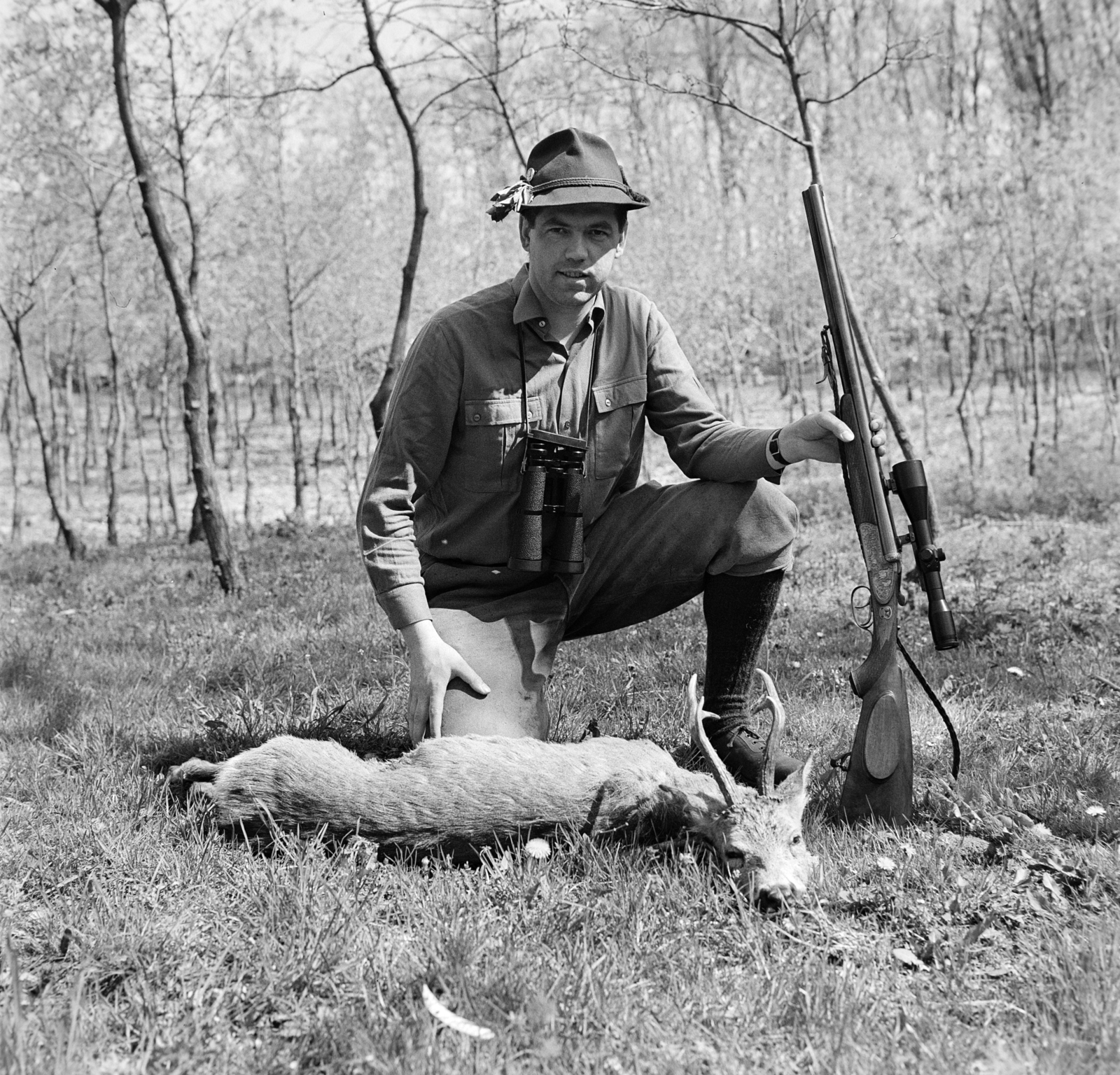 1965, Bojár Sándor, hunter, hunting, weapon, telescope, posture, gun, deer, Fortepan #177571