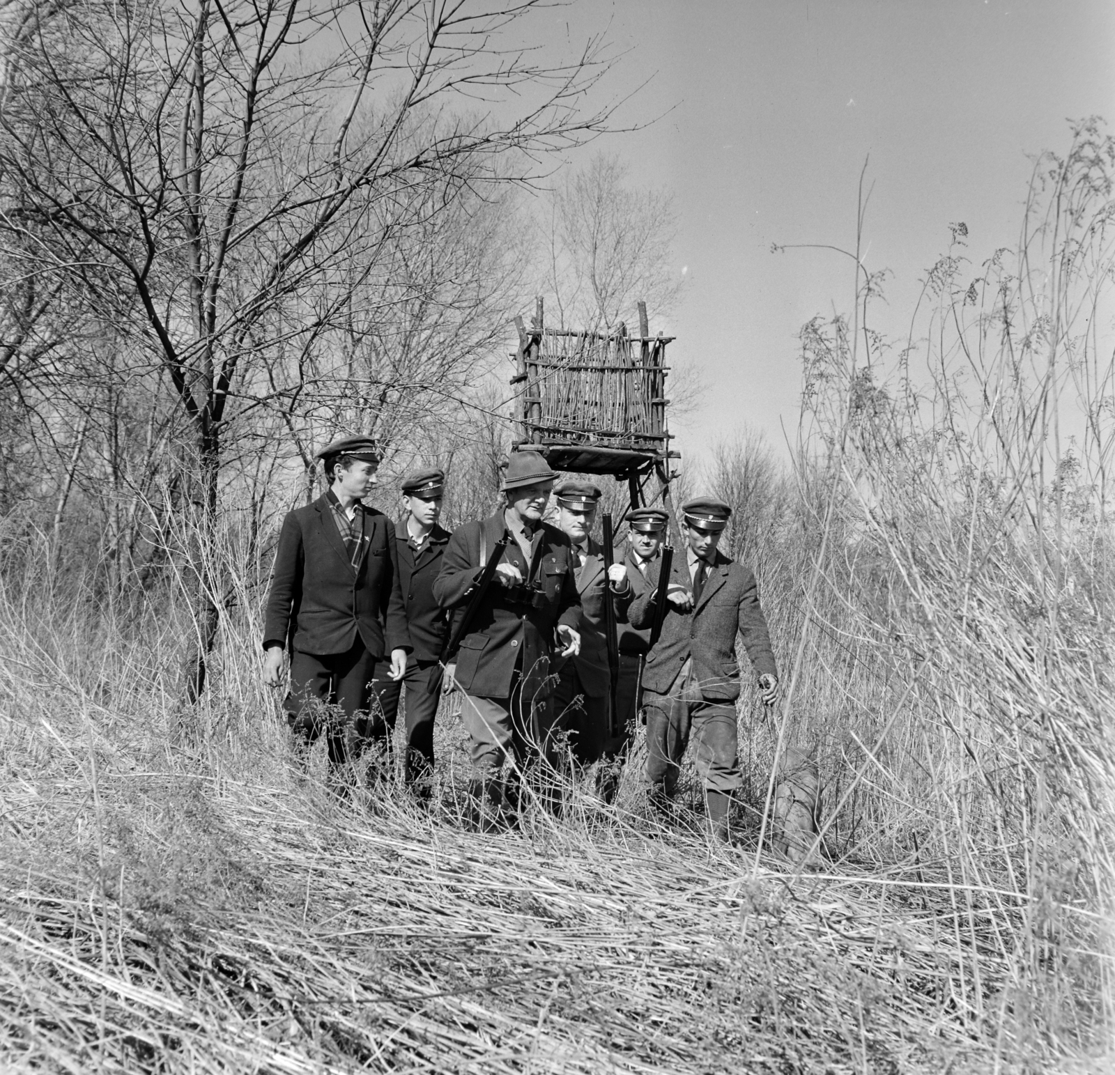 Hungary, Balatonfenyves, a hivatásos vadászképző iskola tanulói gyakorlaton., 1965, Bojár Sándor, hunting, Fortepan #177585