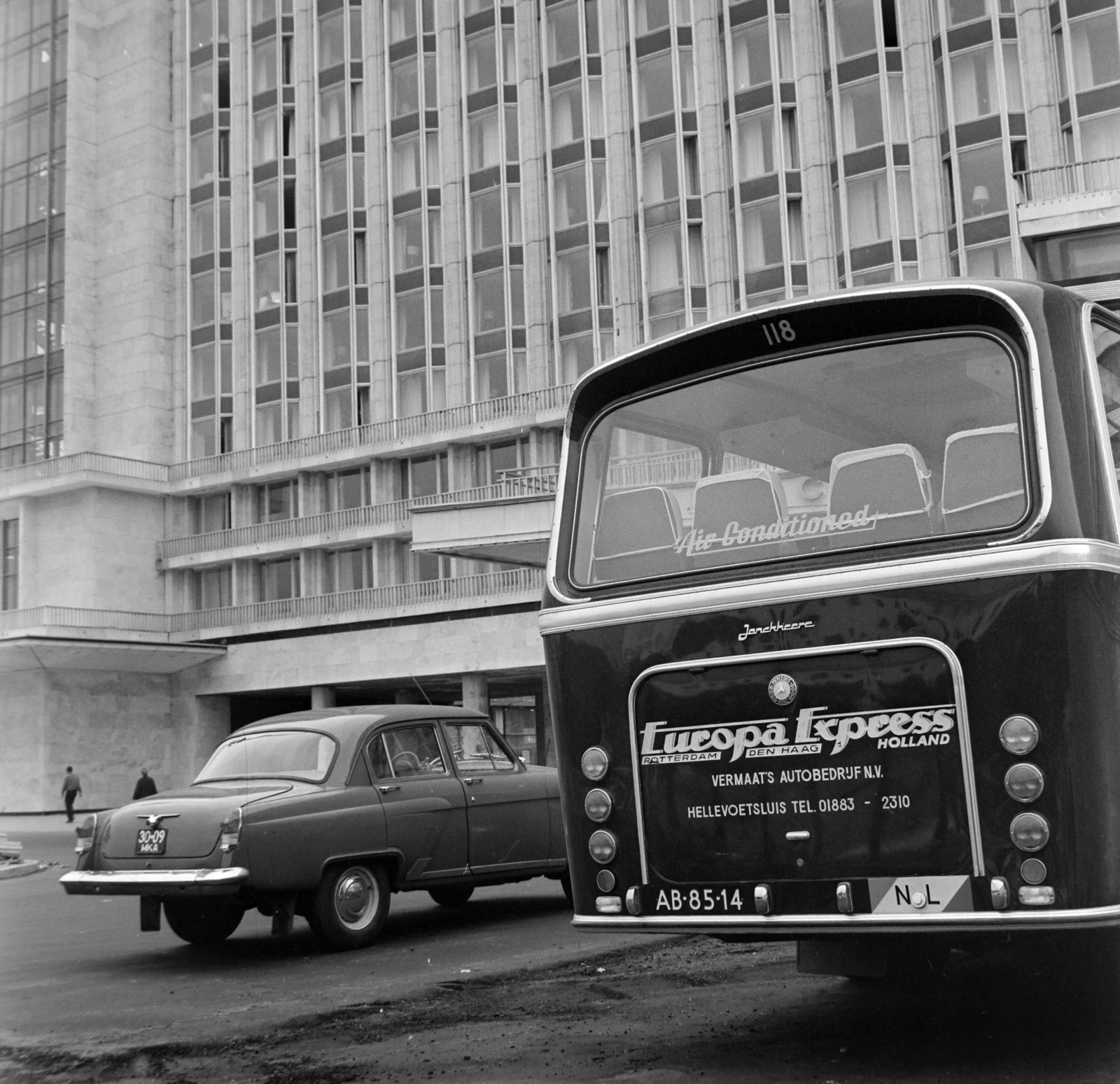 Russia, Moscow, a felvétel a Rosszija szálló előtt készült., 1968, Bojár Sándor, Soviet Union, Fortepan #177679