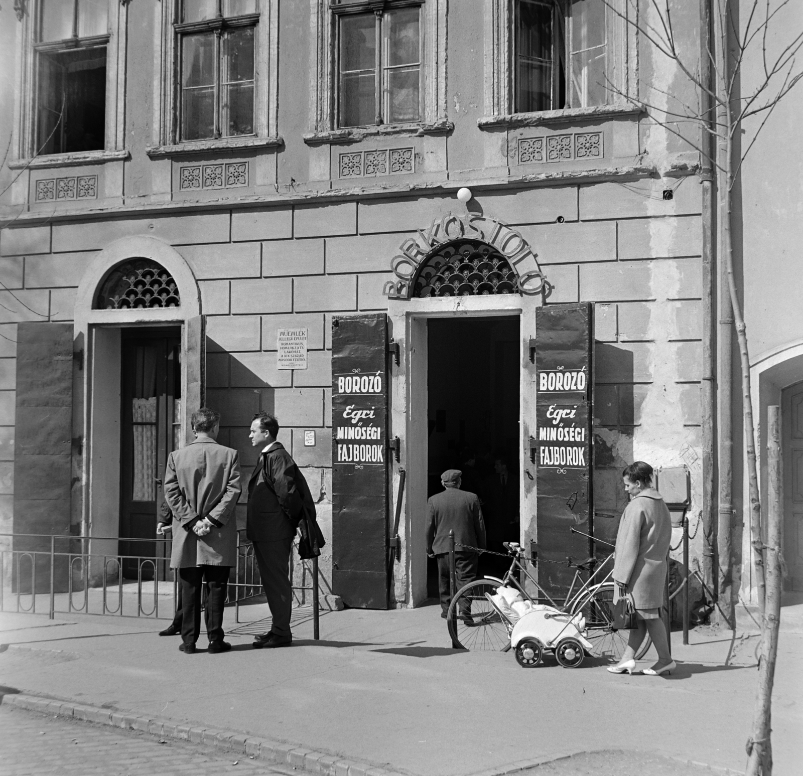 Hungary, Eger, Eszterházy (Szabadság) tér, szemben a Hatvani kapu (Lenin) tér., 1967, Bojár Sándor, Fortepan #177700