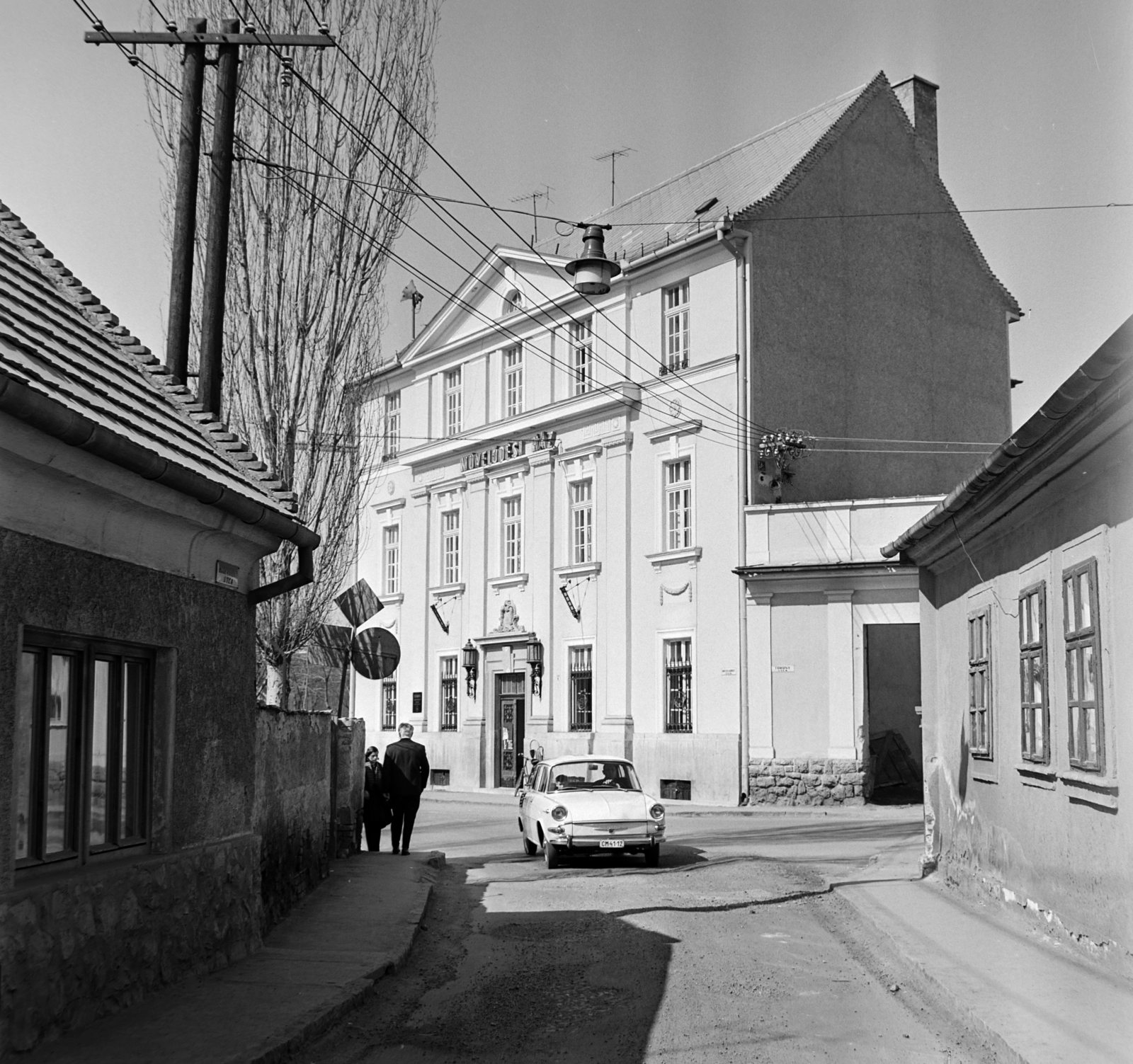 Hungary, Eger, Harangöntő utca, szemben a Knézich Károly utca 8., Művelődési ház., 1967, Bojár Sándor, Fortepan #177705