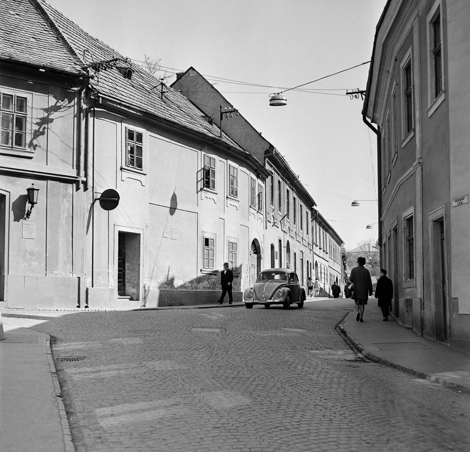 Hungary, Eger, Dobó István utca a kis Dobó tér felől nézve., 1967, Bojár Sándor, Volkswagen Beetle, Fortepan #177706