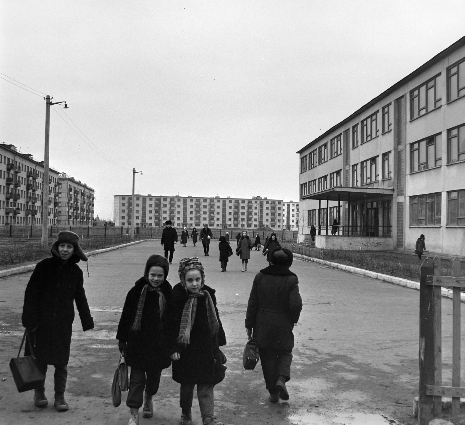 Russia, Voronezh, Rosztovszkaja ulica, 61-es számú iskola., 1964, Bojár Sándor, Soviet Union, Fortepan #177748