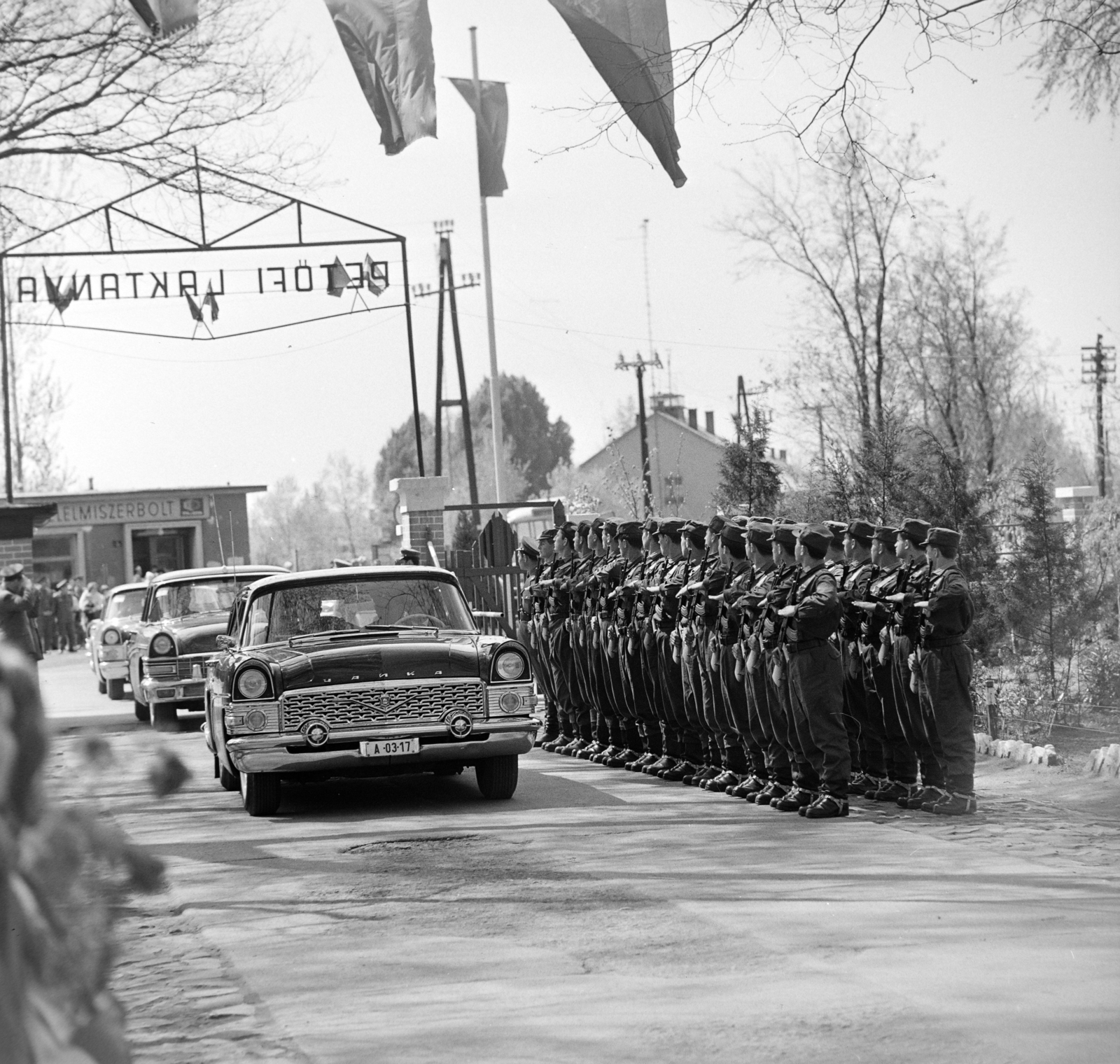 Hungary, Malinovszkij szovjet honvédelmi miniszter Heves megyei látogatása során megtekintette a Magyar Néphadsereg egyik laktanyáját., 1966, Bojár Sándor, Fortepan #177795