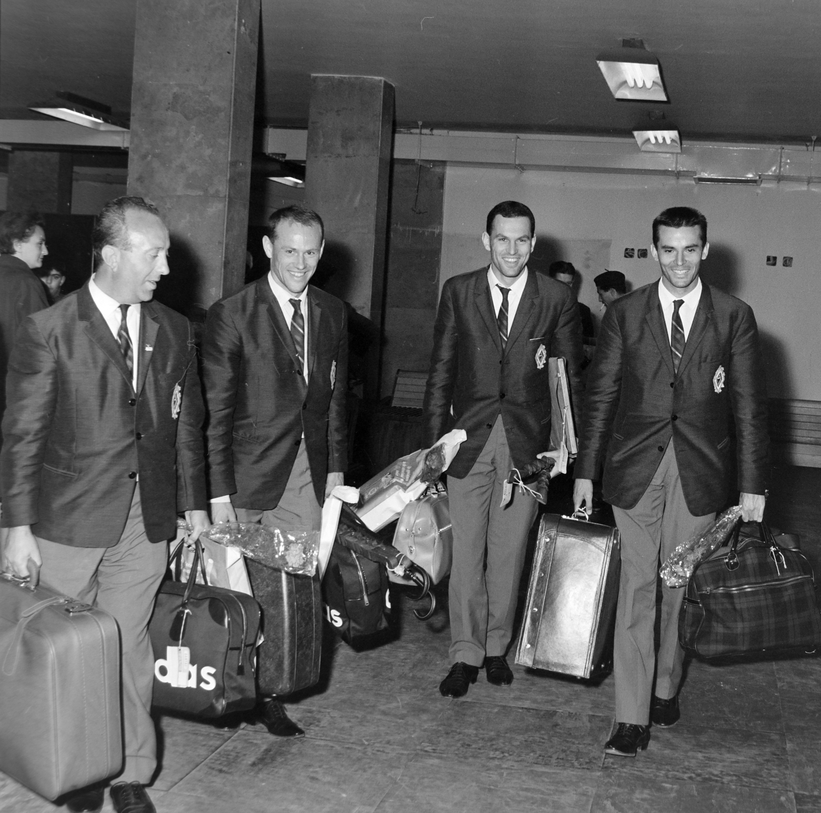 Hungary, Ferihegy (now - Ferenc Liszt) International Airport, Budapest XVIII., a melbourne-i öttusa VB-n világbajnoki címet nyert magyar csapat, jobbról Balczó András, Móna István és Török Ferenc hazaérkezése 1966. november 15-én. A kép bal szélén Kiss András, a Magyar Öttusa Szövetség elnöke., 1966, Bojár Sándor, Budapest, Fortepan #177811