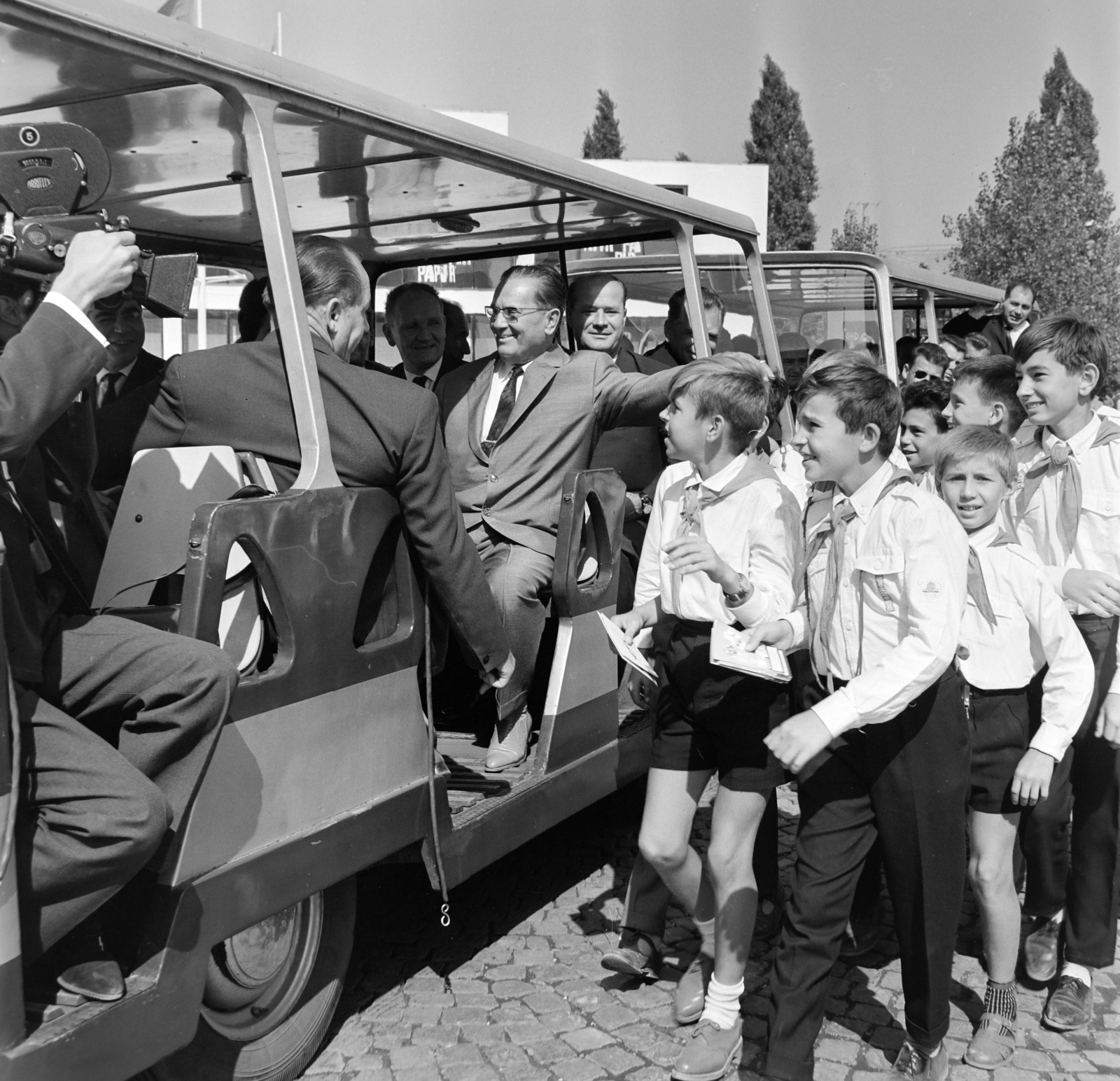 Hungary, Budapest X., Mezőgazdasági Kiállítás az Albertirsai úti vásár területén. A felvétel Josip Broz Tito (világos öltönyben) látogatásakor, 1964. szeptember 15-én készült., 1964, Bojár Sándor, Budapest, Fortepan #177828