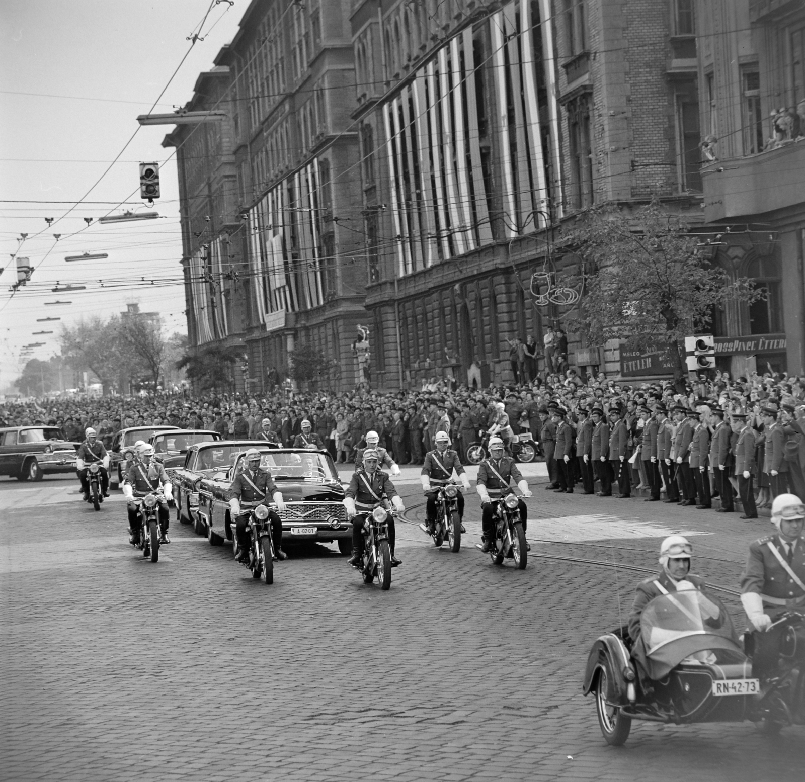 Hungary, Budapest VIII., Baross tér, Josip Broz Tito érkezése 1964. szeptember 11-én., 1964, Bojár Sándor, Budapest, Fortepan #177835