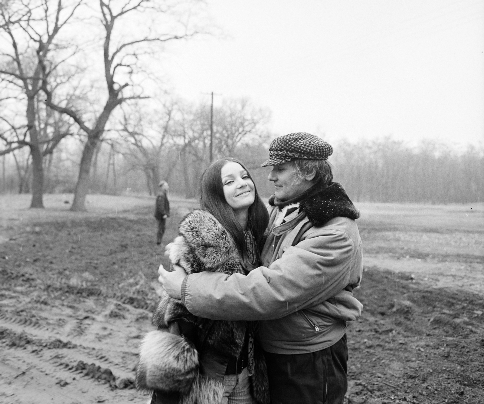 Magyarország, Lakitelek, Tőserdő, Eva Swann francia színésznő és Jancsó Miklós filmrendező. A felvétel a magyar-francia koprodukcióban készülő Sirokkó című film forgatása idején készült., 1969, Bojár Sándor, filmforgatás, Fortepan #177849