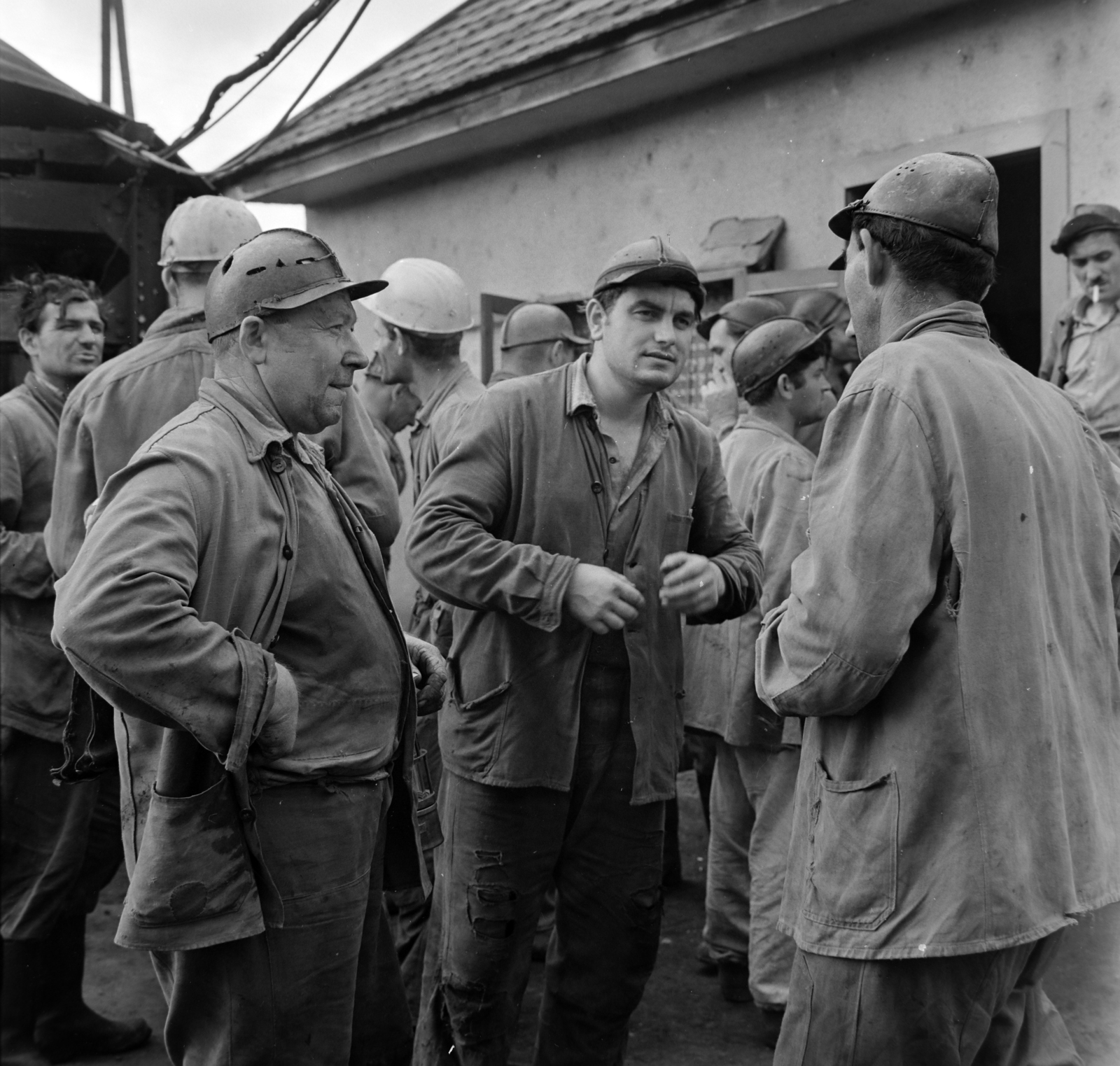 Magyarország, Bátonyterenye, Kisterenye (ekkor önálló), Csigakút-lejtősakna, vájárok műszakváltáskor., 1966, Bojár Sándor, Fortepan #178003