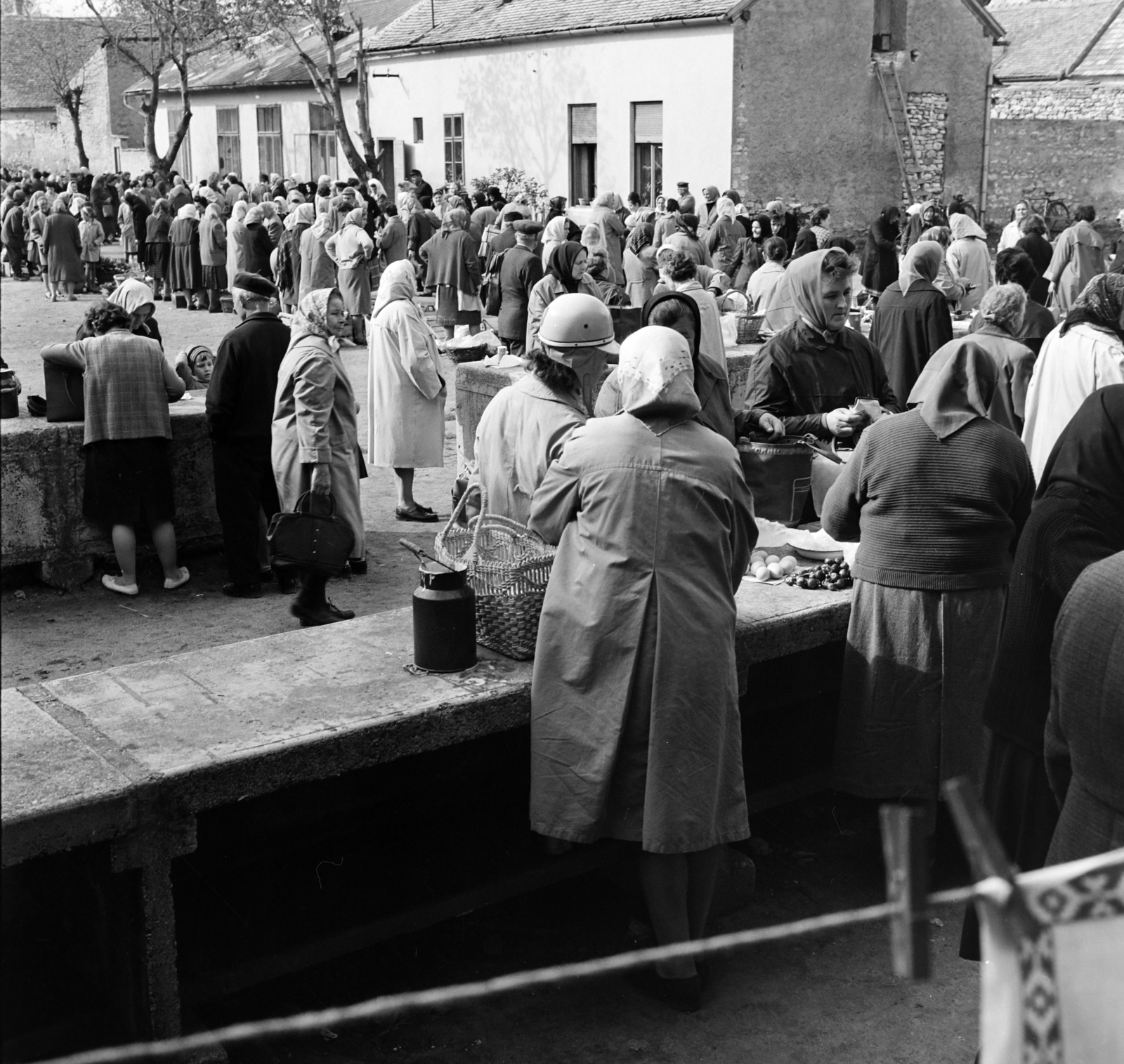 1967, Bojár Sándor, bukósisak, tejeskanna, Fortepan #178156