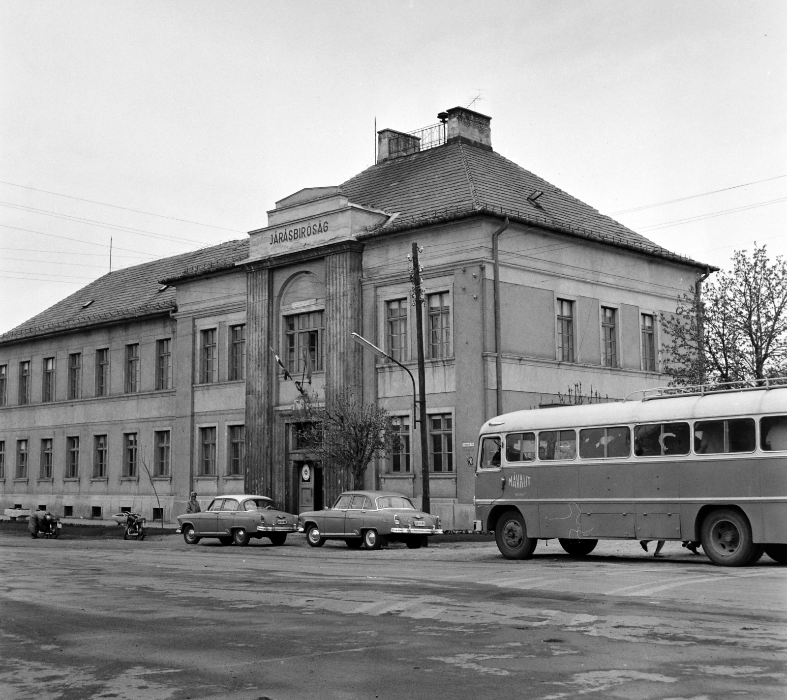 Hungary, Tapolca, Köztársaság (Szabadság) tér 4., Járásbíróság., 1968, Bojár Sándor, Fortepan #178172