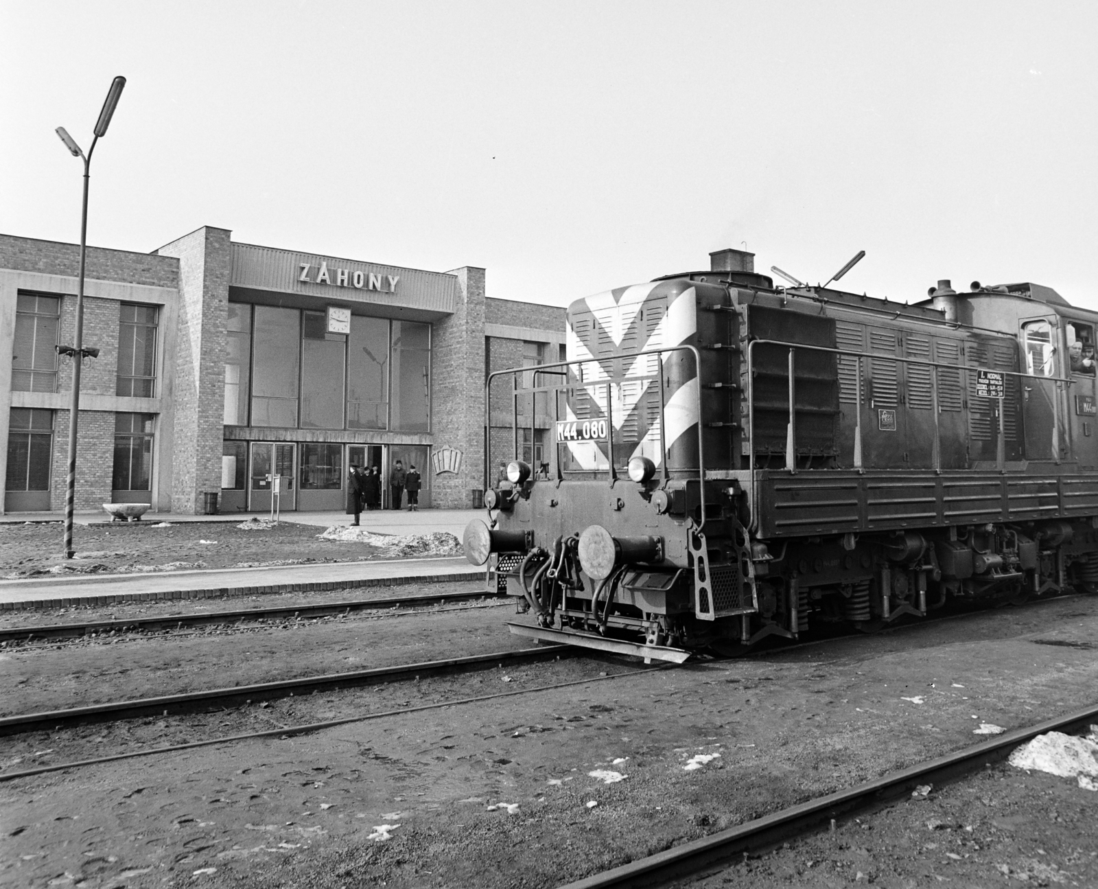 Hungary, Záhony, vasútállomás., 1965, Bojár Sándor, diesel locomotive, MÁV M44 series, Fortepan #178197