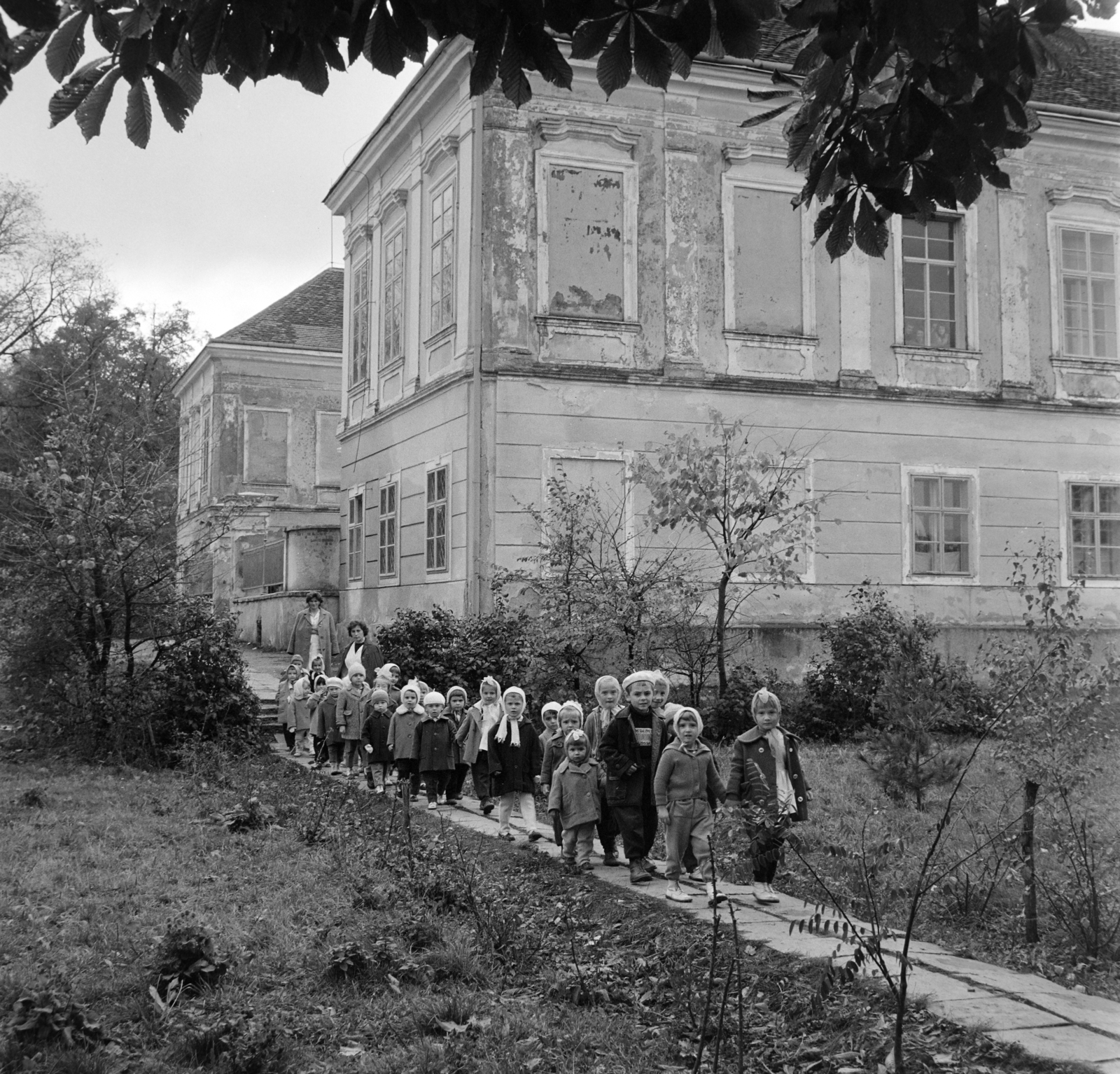 Hungary, Vassurány, Schilson-kastély, ekkor iskola, óvoda, kultúrház., 1963, Bojár Sándor, Fortepan #178218