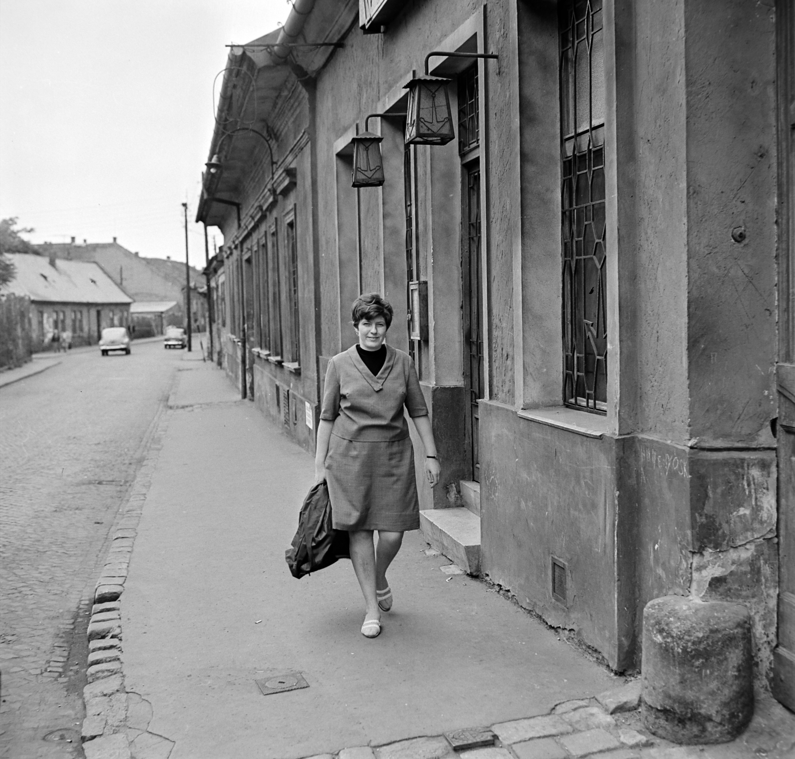 Magyarország, Óbuda, Budapest III., Laktanya utca, jobbra a 3. szám alatt a Vasmacska vendéglő., 1969, Bojár Sándor, Budapest, Fortepan #178251