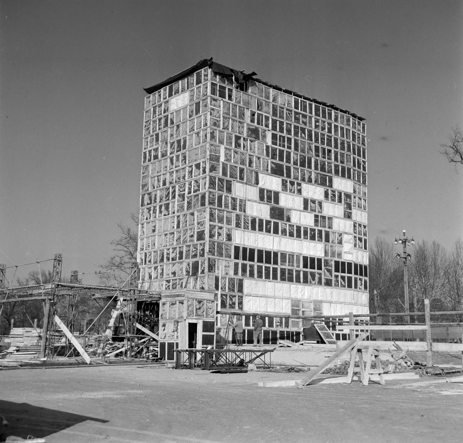 Hungary, Budapest XIV., Ötvenhatosok tere (Felvonulási tér), Pátzay Pál Lenin szobrának alapzatához tartozó gránit pilon építése.., 1965, Bojár Sándor, Budapest, Fortepan #178310