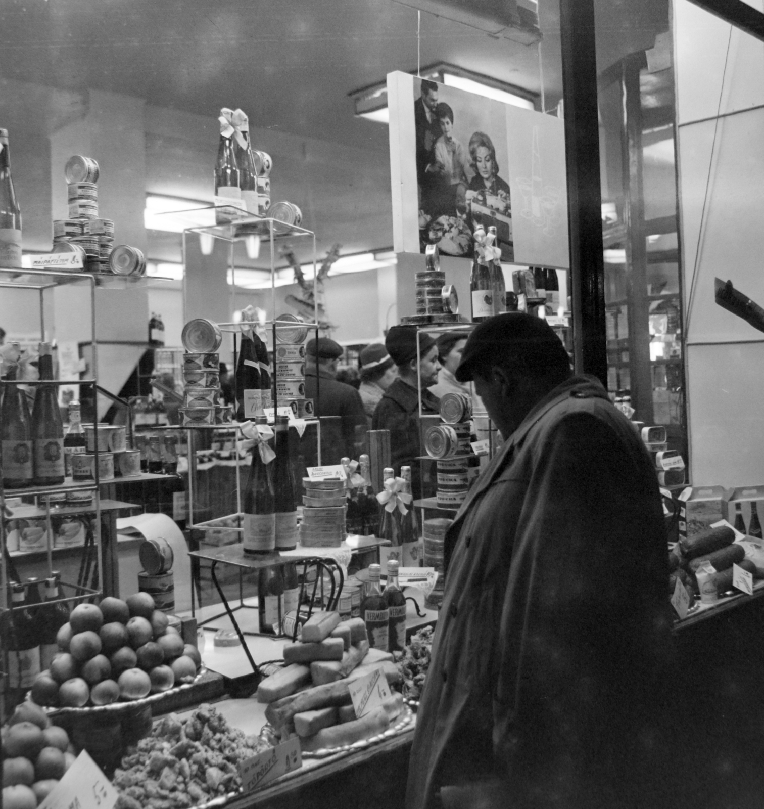 Hungary, Szombathely, Fő (Köztársaság) tér 17. szám, a Nagy-Csemege., 1965, Bojár Sándor, Show window, Fortepan #178338