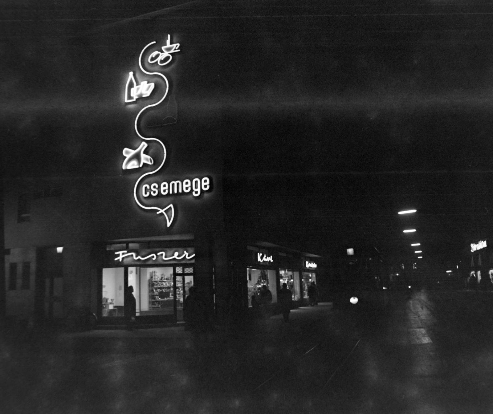 Hungary, Szombathely, Király (Bajcsy-Zsilinszky) utca, balra a Kisfaludy Sándor utca torkolata., 1965, Bojár Sándor, neon sign, neon sign, Csemege enterprise, Fortepan #178340