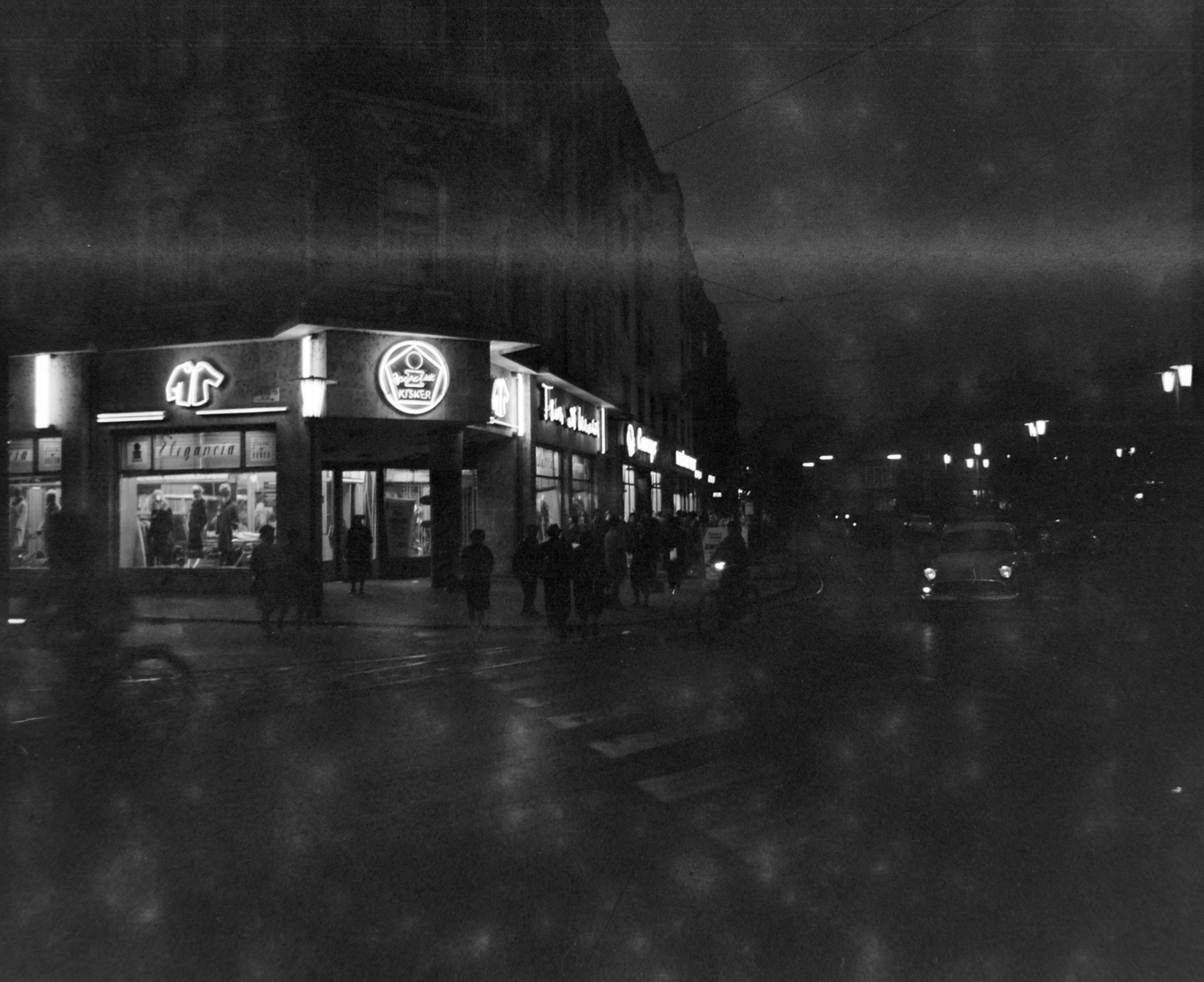 Hungary, Szombathely, Fő (Köztársaság) tér., 1965, Bojár Sándor, neon sign, neon sign, Fortepan #178341