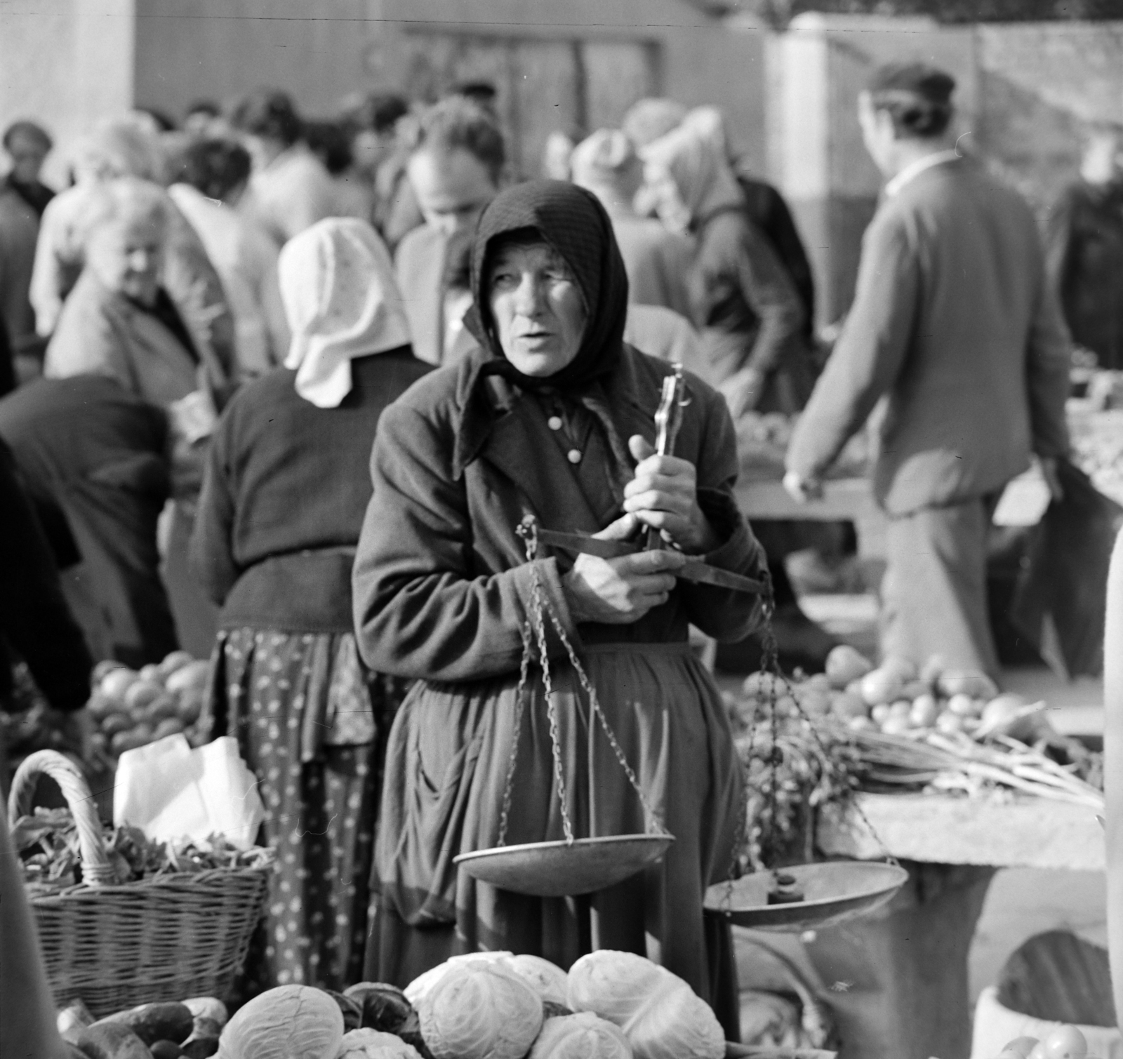 Hungary, Szombathely, piac a Wesselényi Miklós utcánál., 1965, Bojár Sándor, market, Fortepan #178363