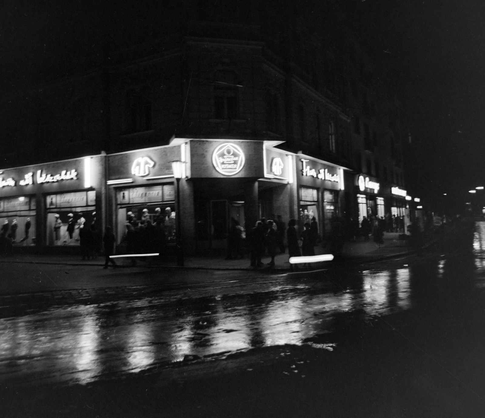 Hungary, Szombathely, Fő (Köztársaság) tér., 1965, Bojár Sándor, neon sign, neon sign, Fortepan #178382