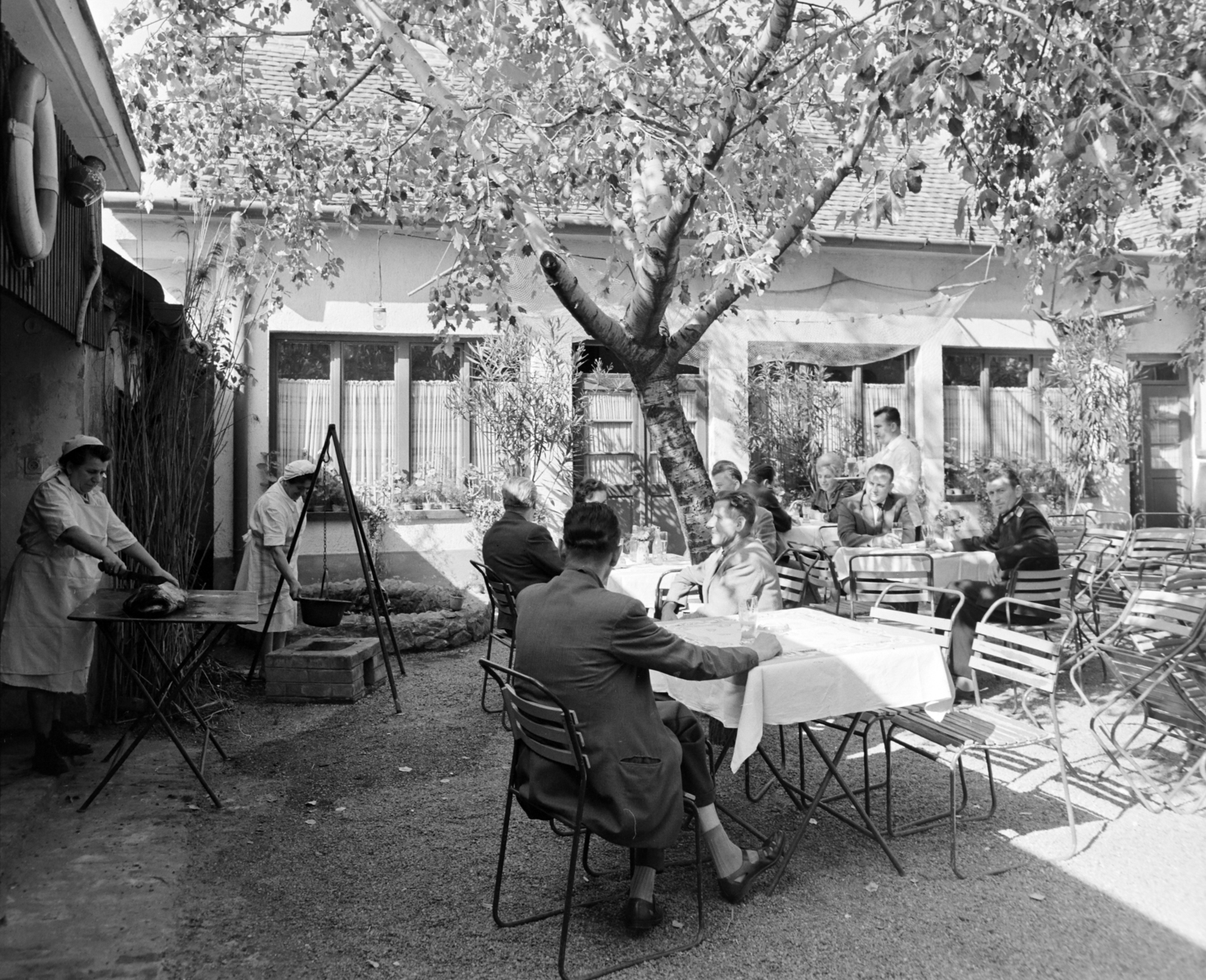 Hungary, Szombathely, Rumi utca 18., a Kispityer-Halászcsárda kerthelyisége., 1965, Bojár Sándor, Fortepan #178384