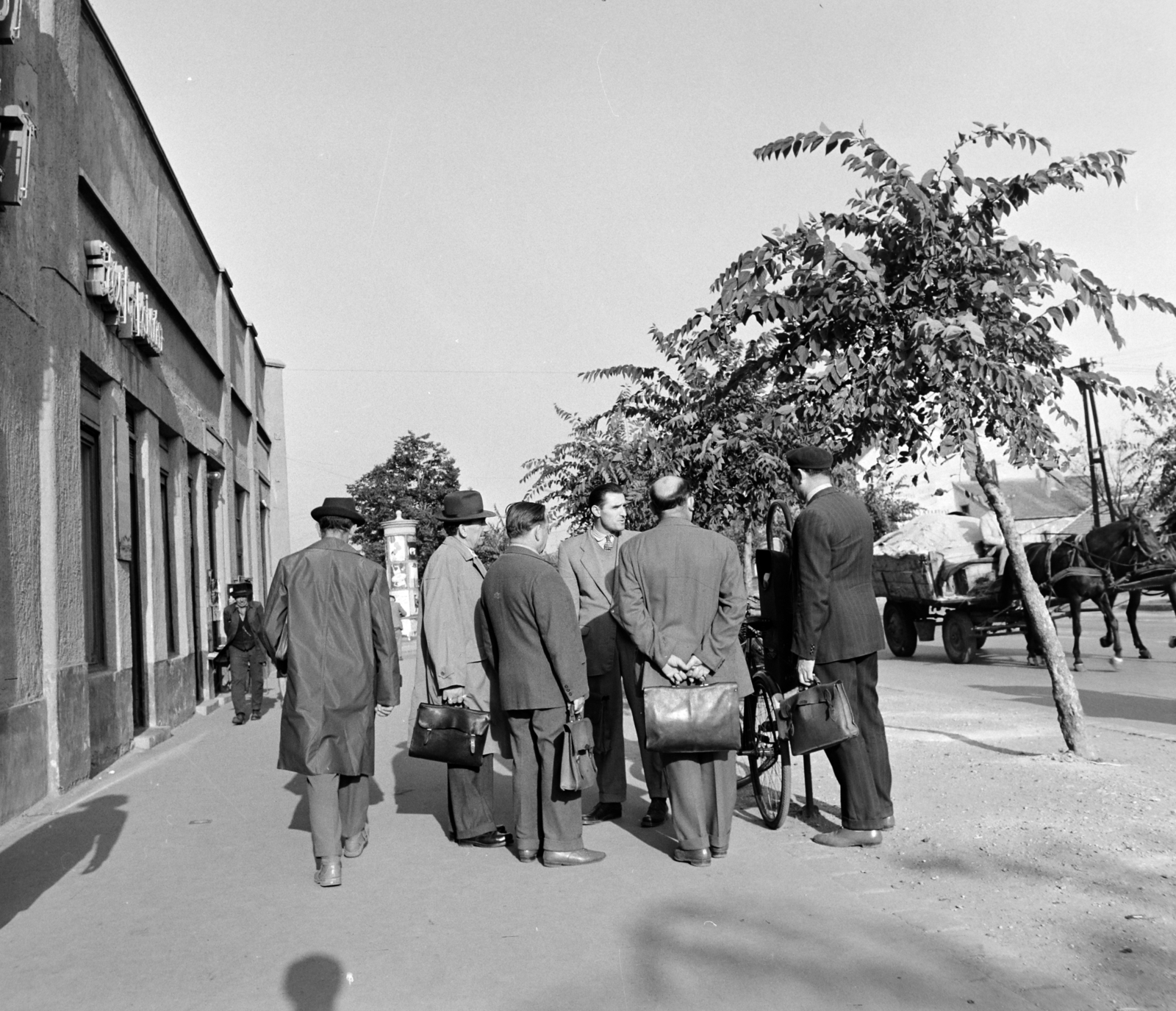 Hungary, Szombathely, Szent Márton (Tolbuhin) utca a Gyöngyös-patak felől a Wesselényi Miklós utca felé nézve., 1965, Bojár Sándor, bicycle, Fortepan #178391