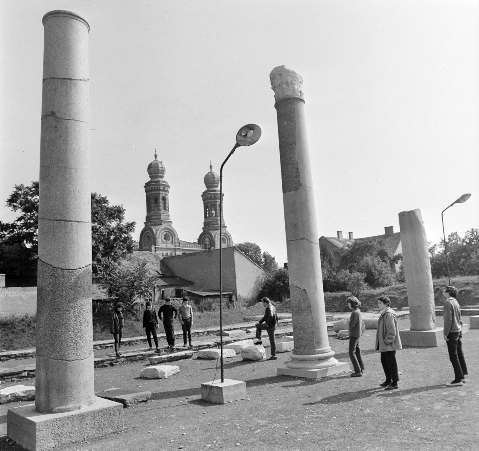 Hungary, Szombathely, Iseum, háttérben a Zsinagóga., 1965, Bojár Sándor, Fortepan #178408