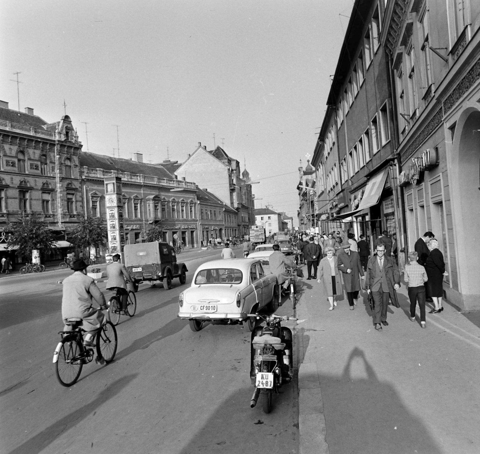 Hungary, Szombathely, Fő (Köztársaság) tér a Savaria tér felé nézve., 1965, Bojár Sándor, bicycle, Fortepan #178413