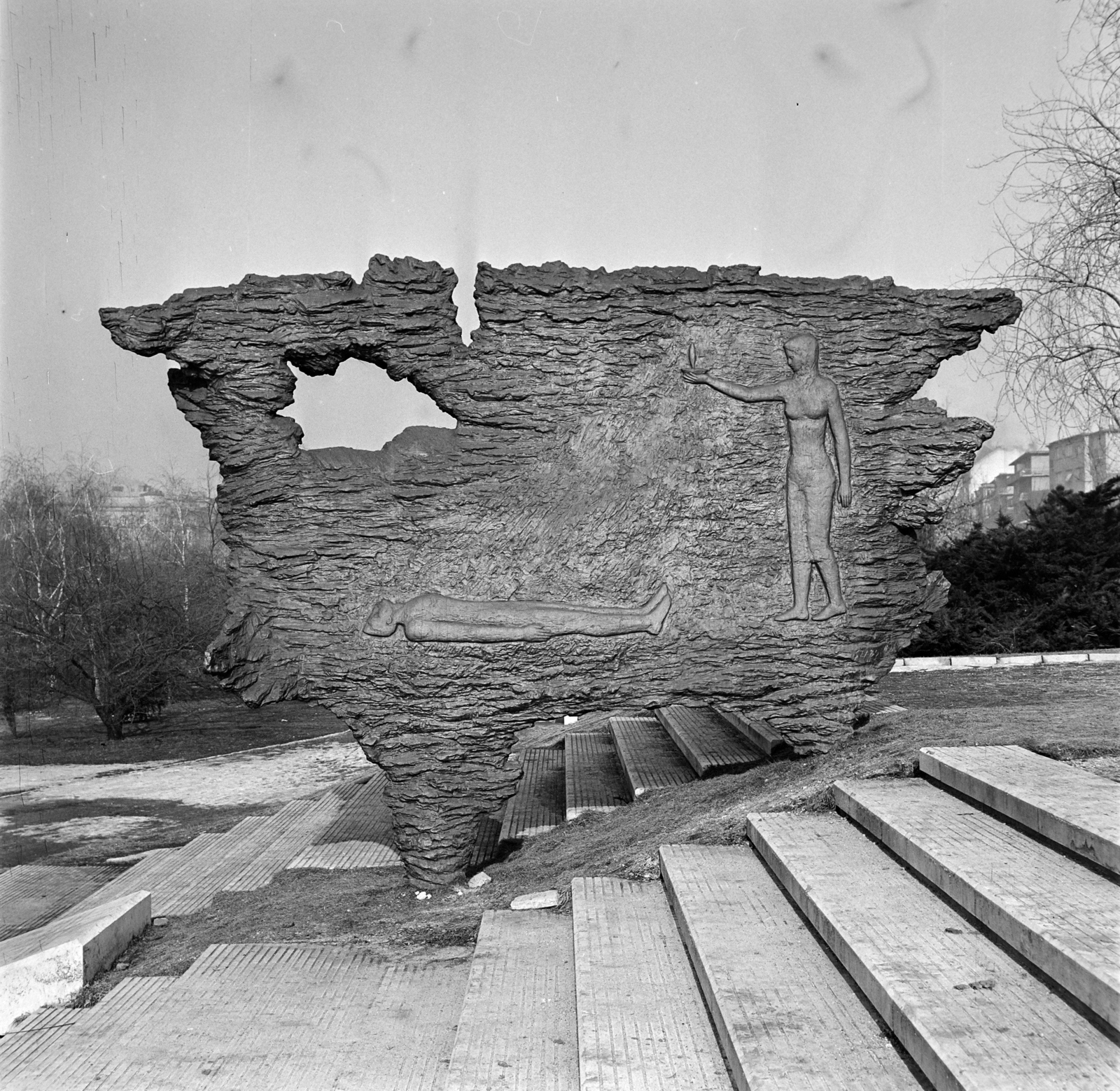 Magyarország, Budapest I., Vérmező, a Budai Önkéntes Ezred emlékműve (Szabó Iván, Jurcsik Károly, 1967.)., 1969, Bojár Sándor, Budapest, Fortepan #178459