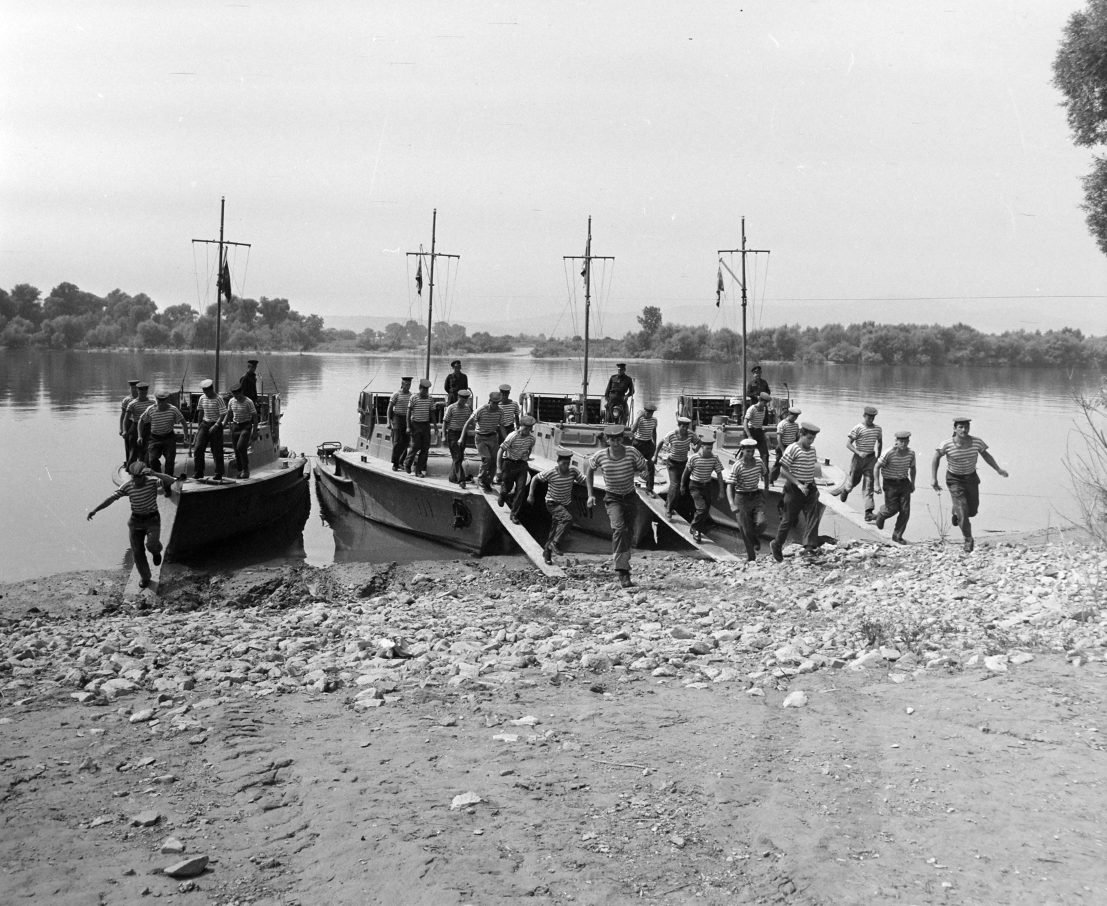 Magyarország, Budapest IV., Flottilla-öböl, a Honvéd Folyami Flottilla egységei., 1965, Bojár Sándor, Budapest, Fortepan #178477