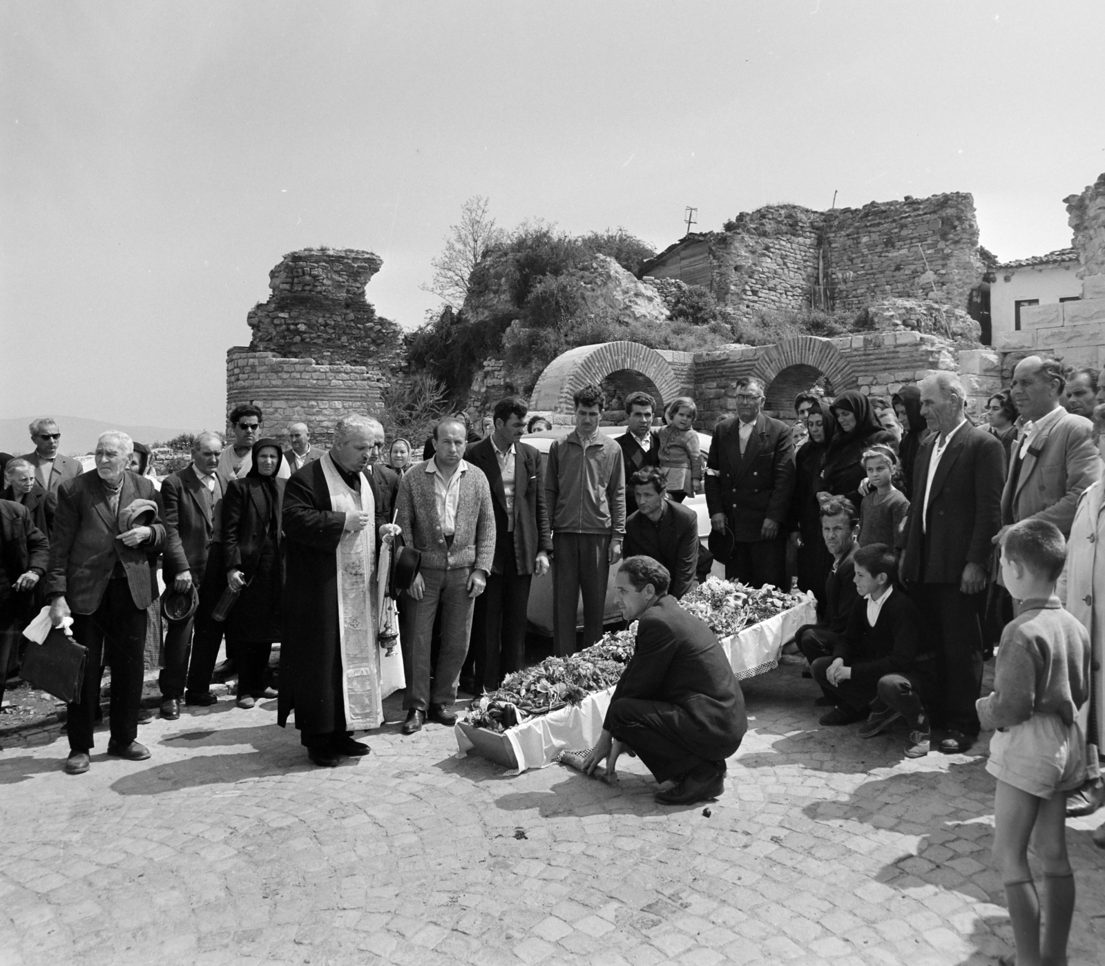 Bulgária, Neszebar, ulica Meszembria az óváros bejárata előtt., 1965, Bojár Sándor, Fortepan #178575