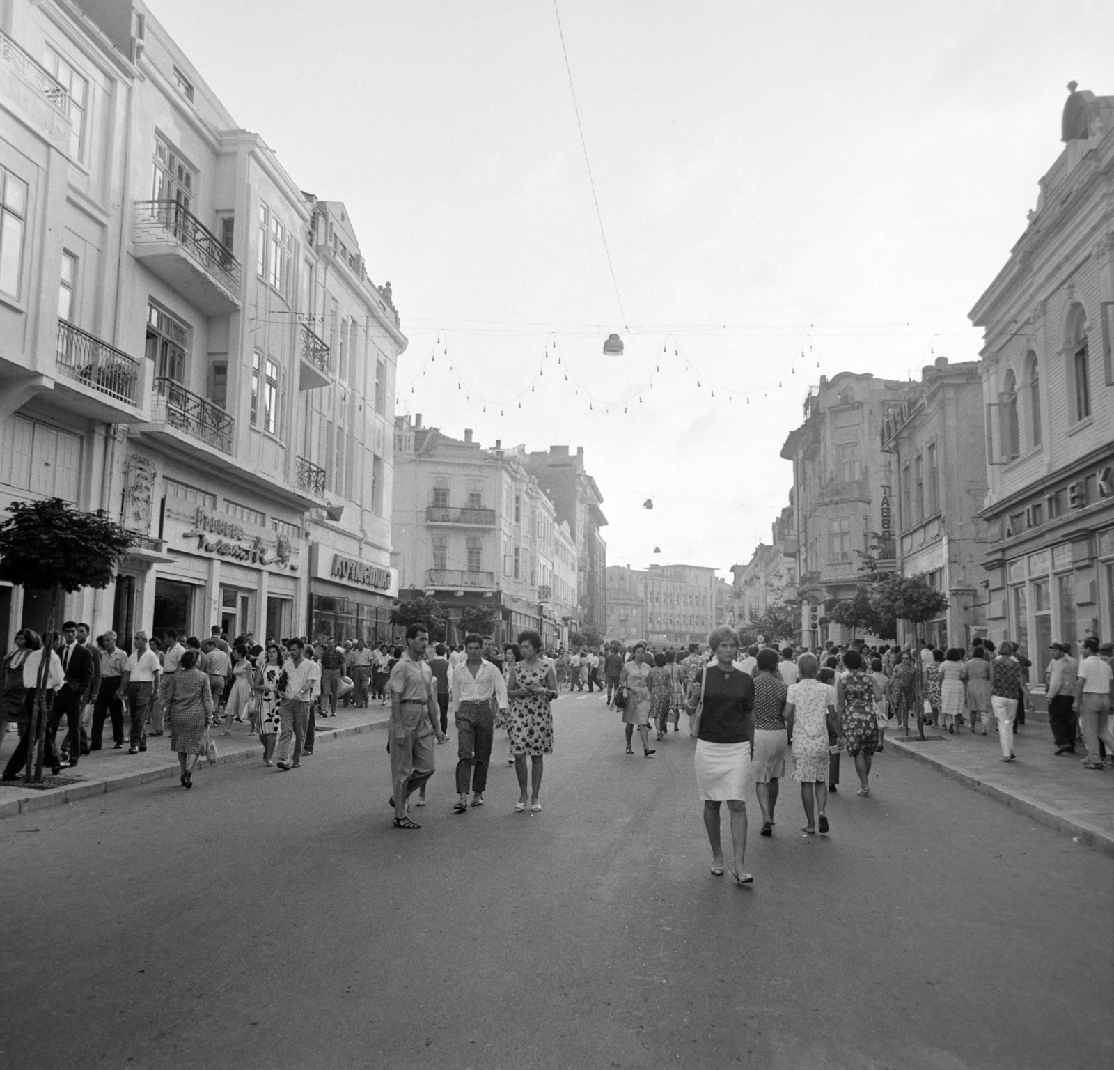 Bulgaria, Varna, az I. Borisz kán (Lenin) sugárút az ulica Preszlav felé nézve., 1965, Bojár Sándor, Fortepan #178592