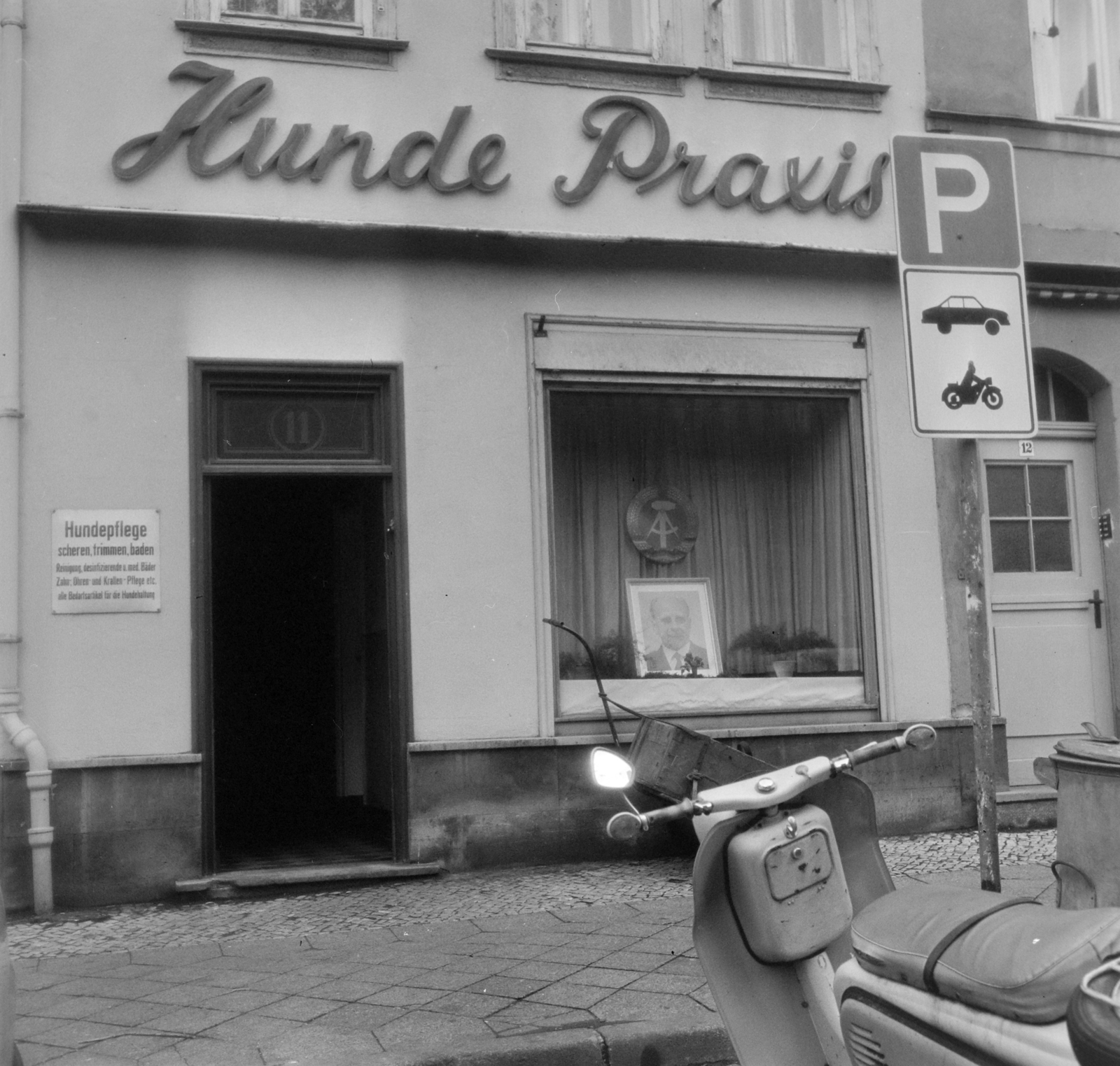 Germany, 1966, Bojár Sándor, GDR, german text, veterinarian, scooter, Fortepan #178744