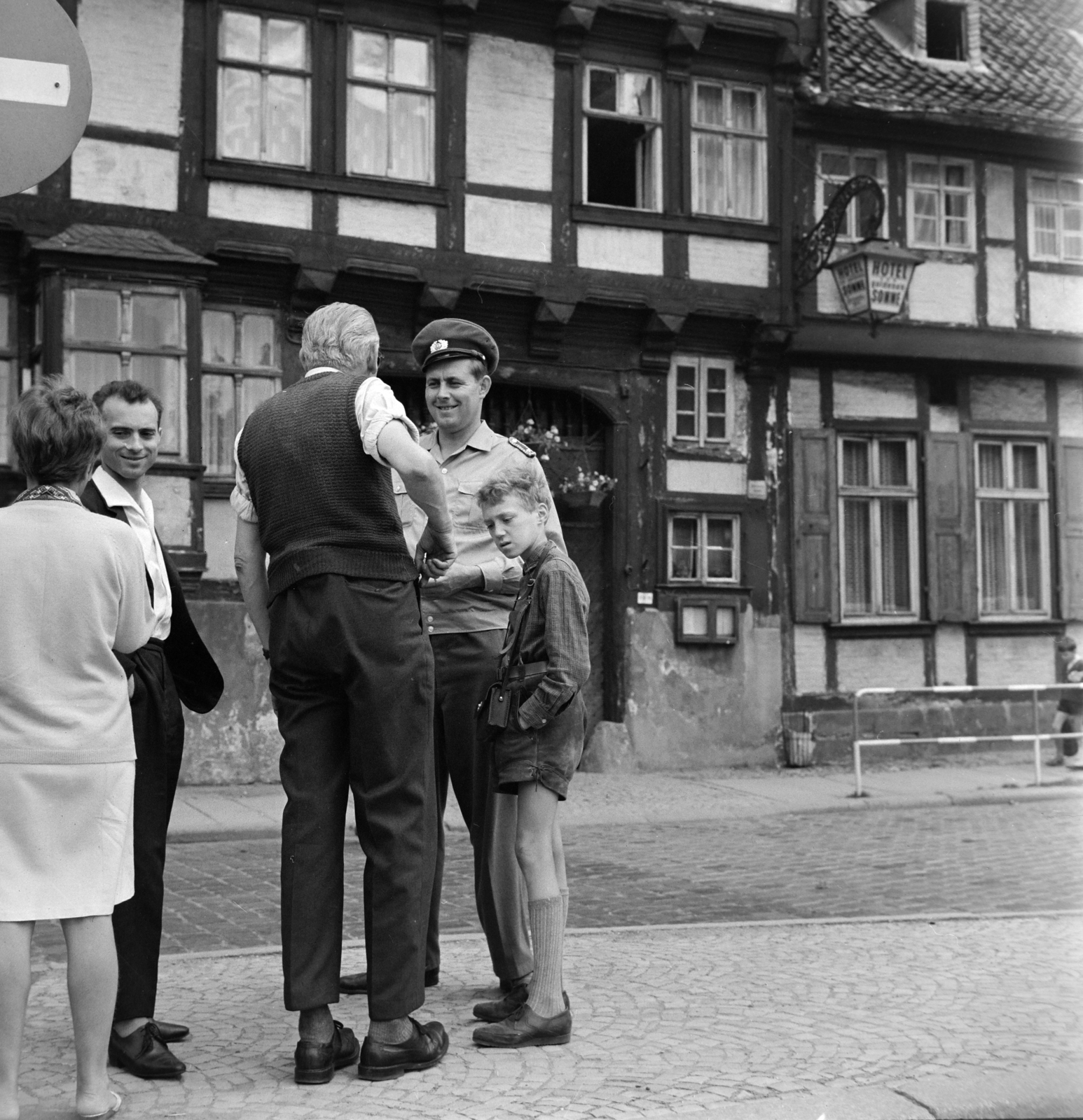 Germany, Quedlinburg, Steinweg 11., Hotel zur Sonne., 1966, Bojár Sándor, GDR, Fortepan #178749